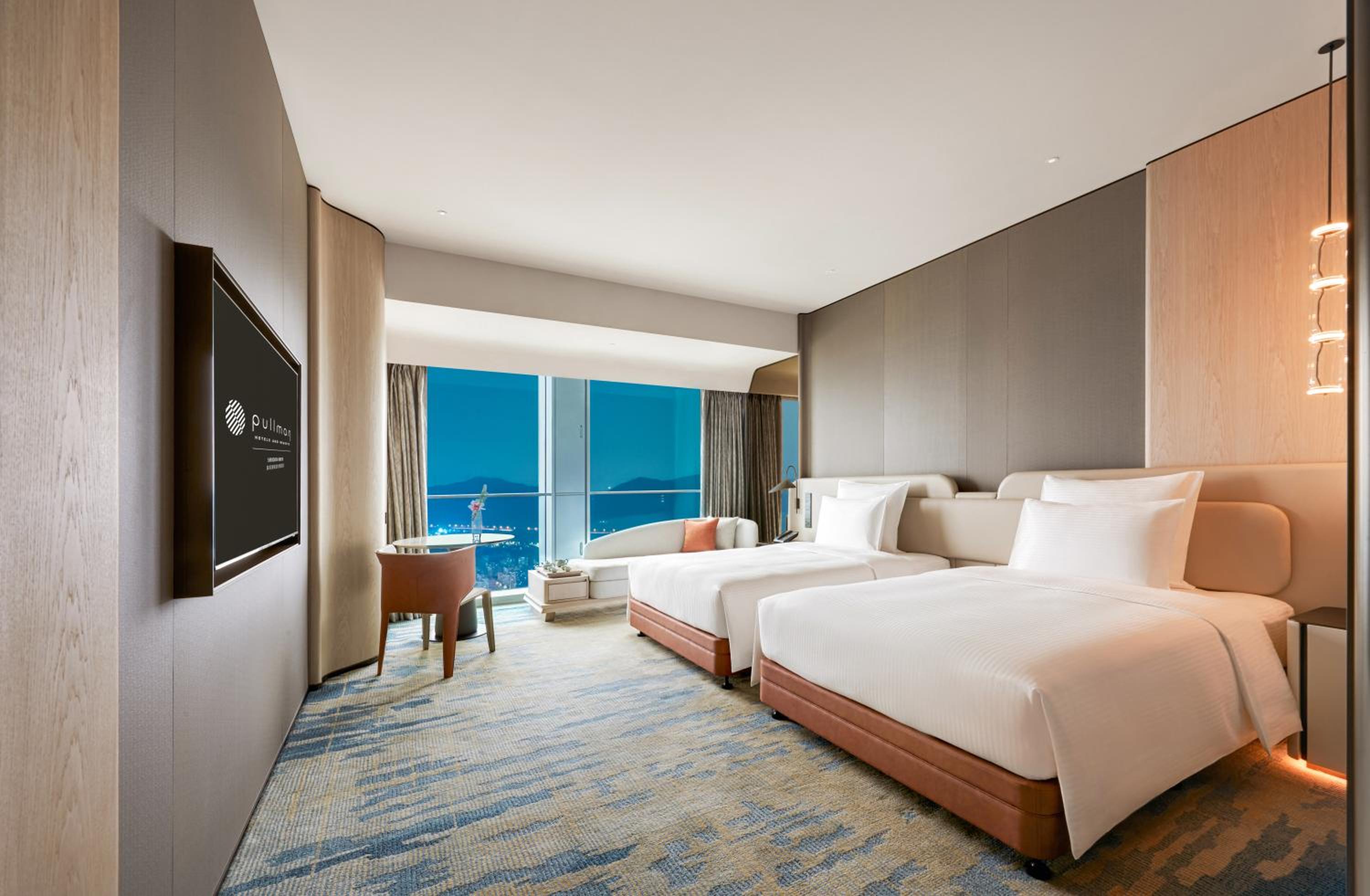 Premium Deluxe Double Room with Two Double Beds - Skyline View - Photo 5