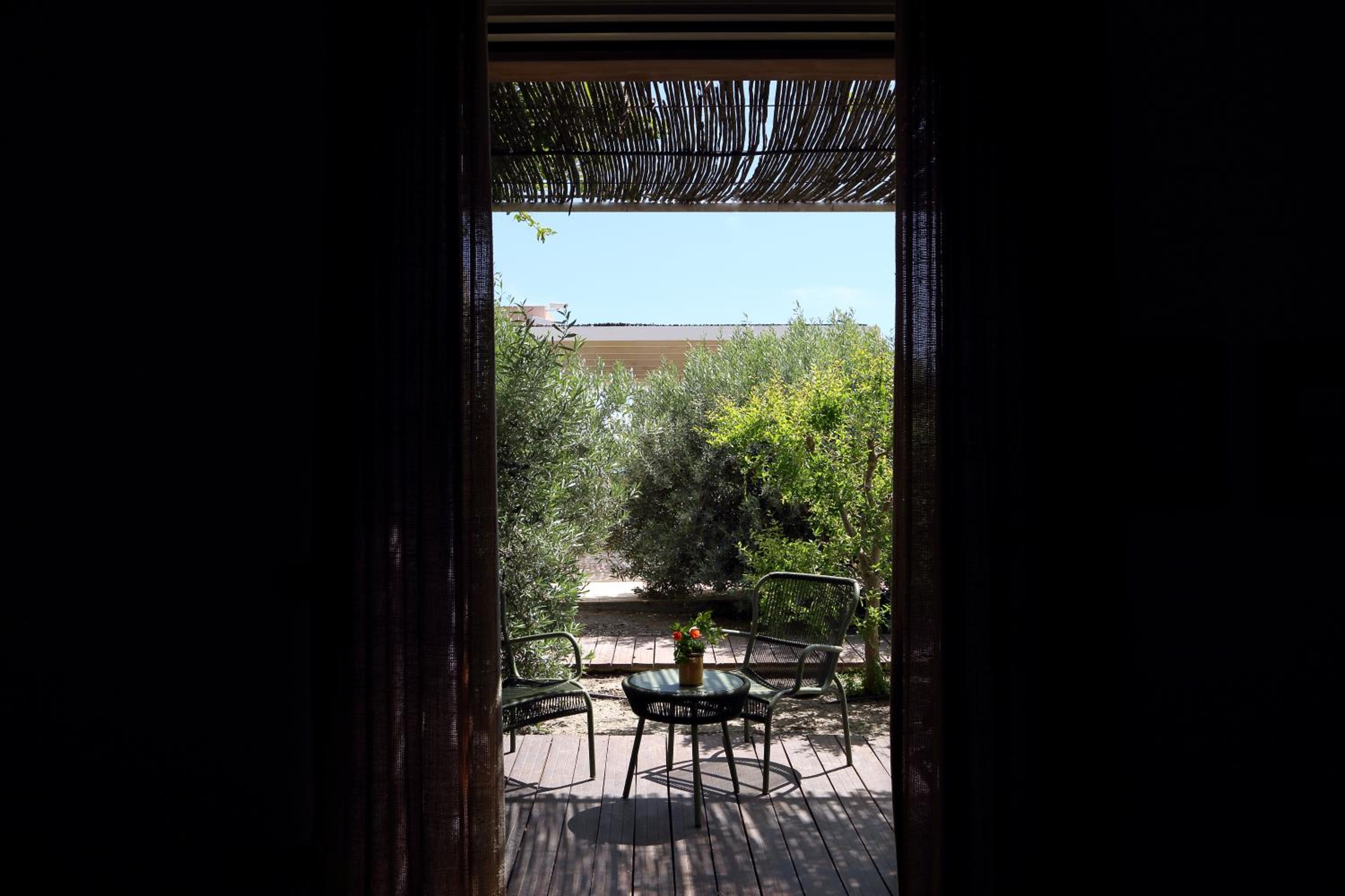 Double Room with Pool View - Photo 3