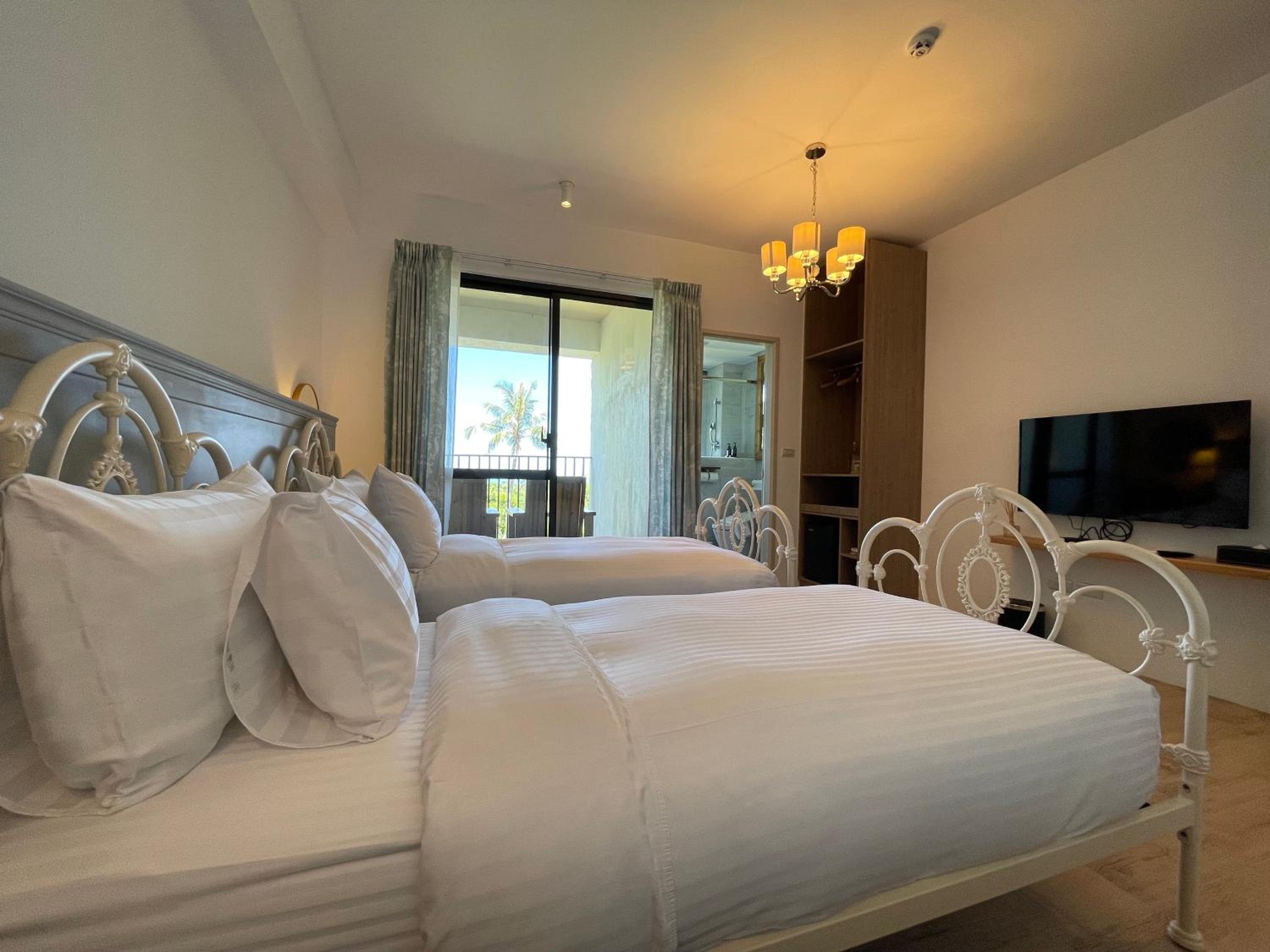 Standard Twin Room with Balcony photo 3