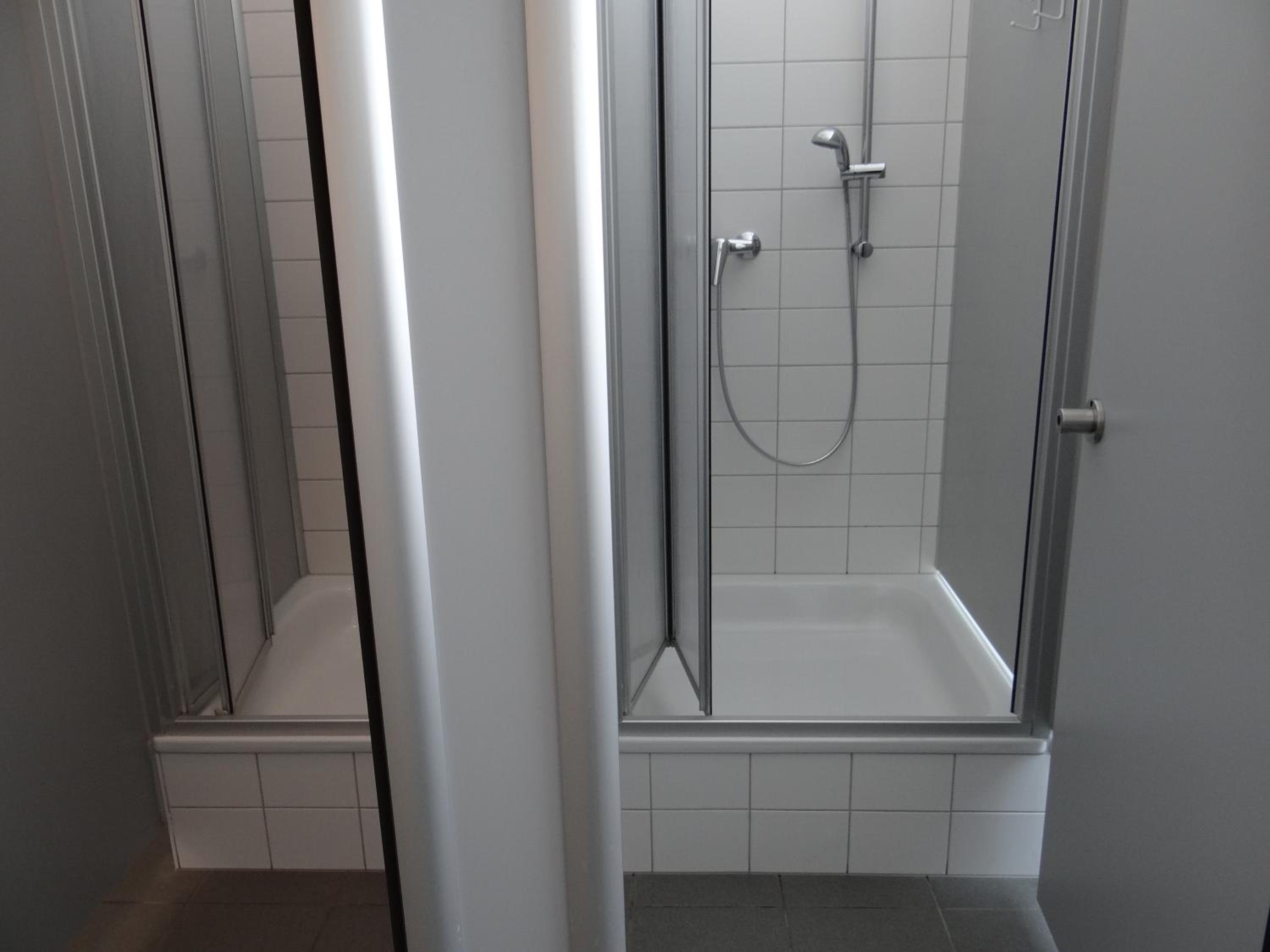 Quadruple Room with Shared Bathroom photo 3