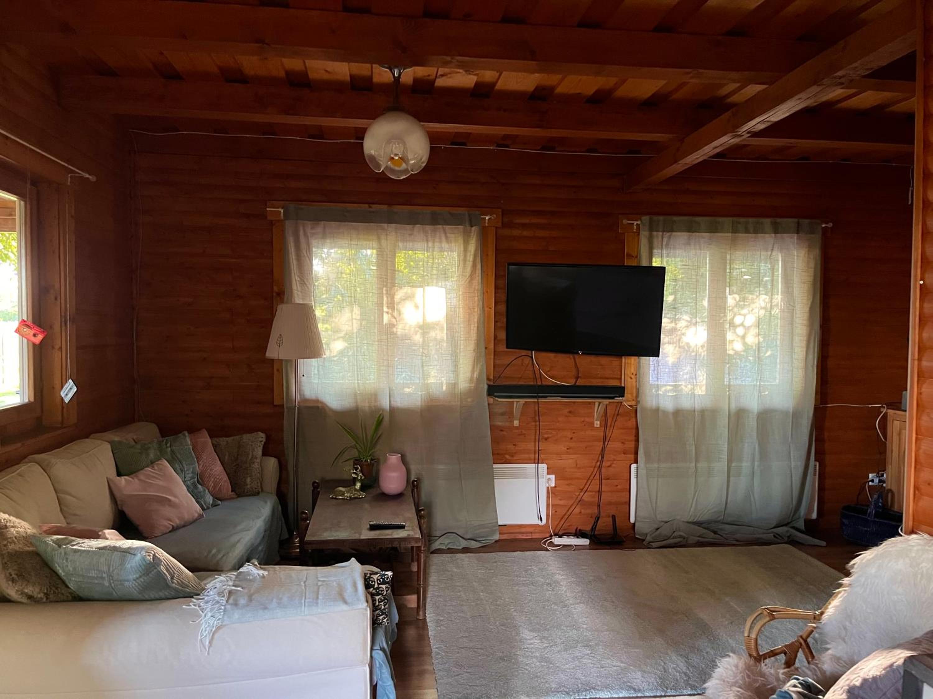 One-Bedroom House - Photo 27