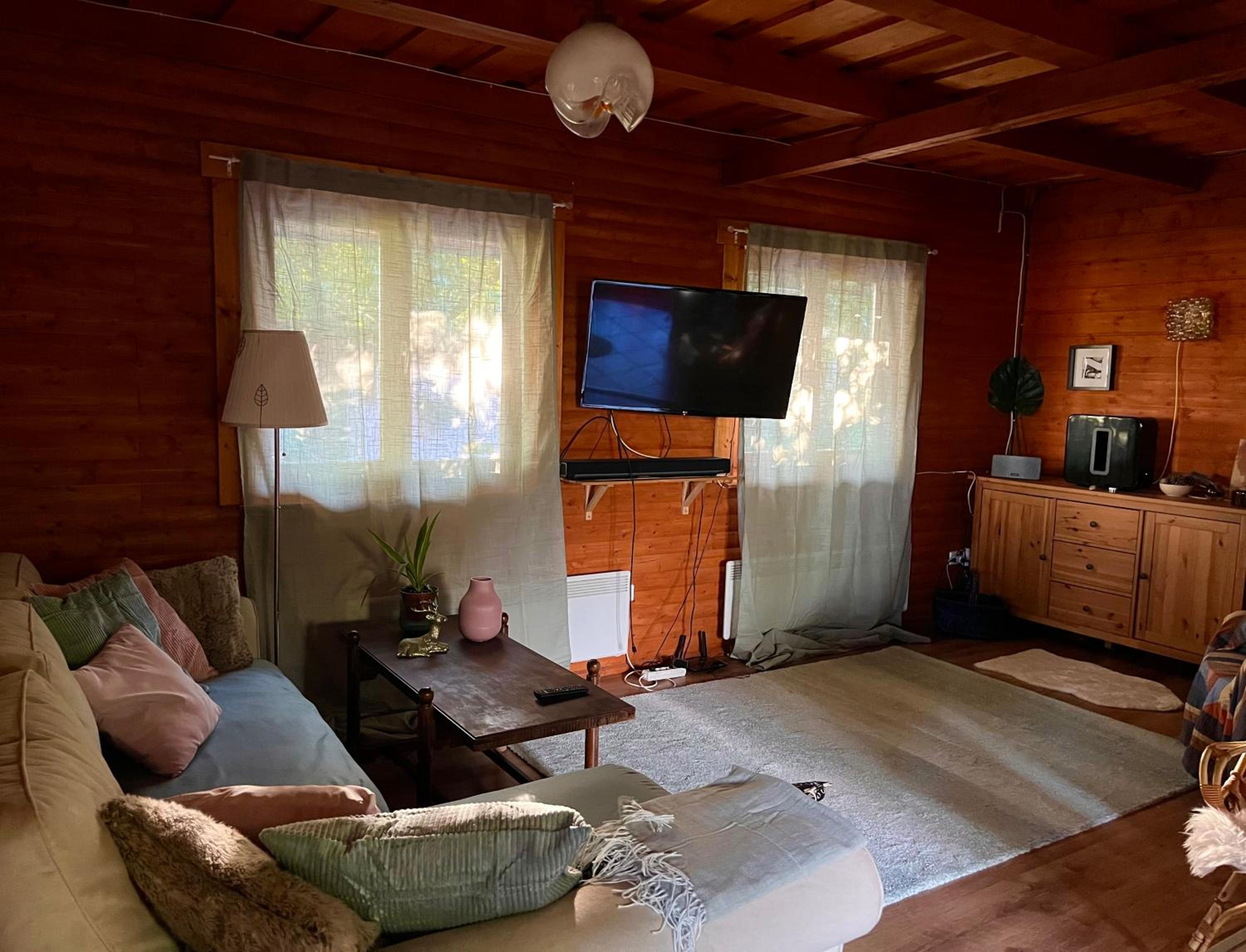 One-Bedroom House - Photo 28