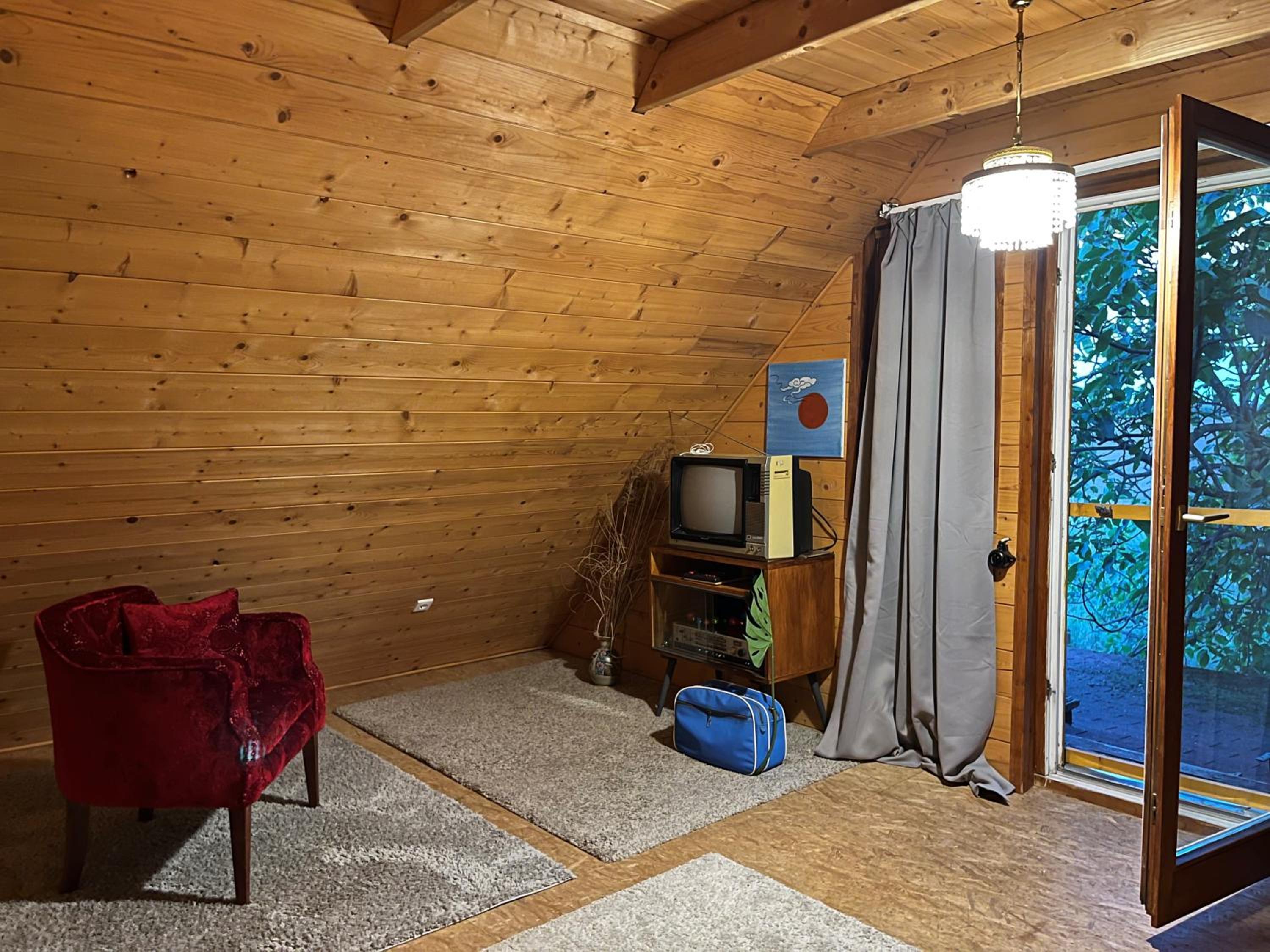 One-Bedroom House - Photo 37