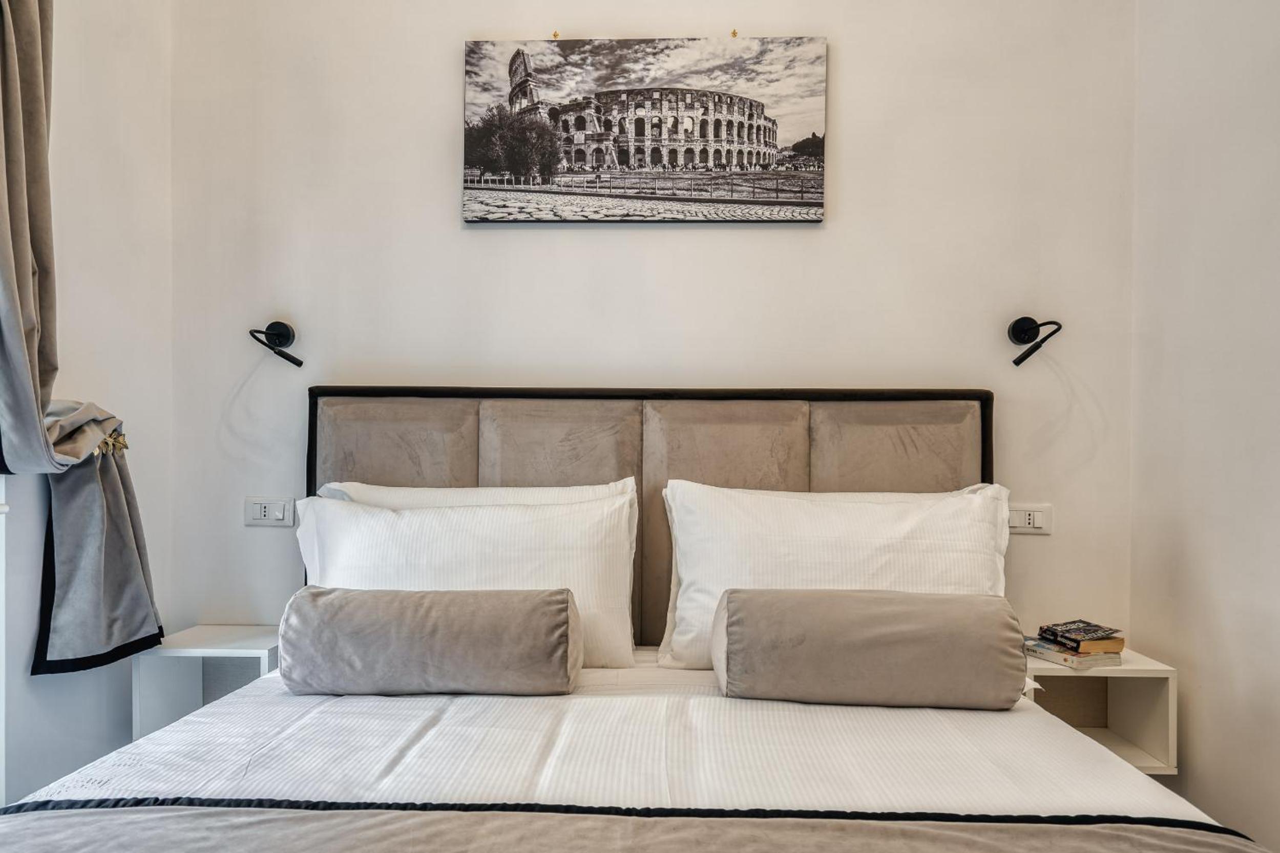 Deluxe Double Room with Balcony photo 2