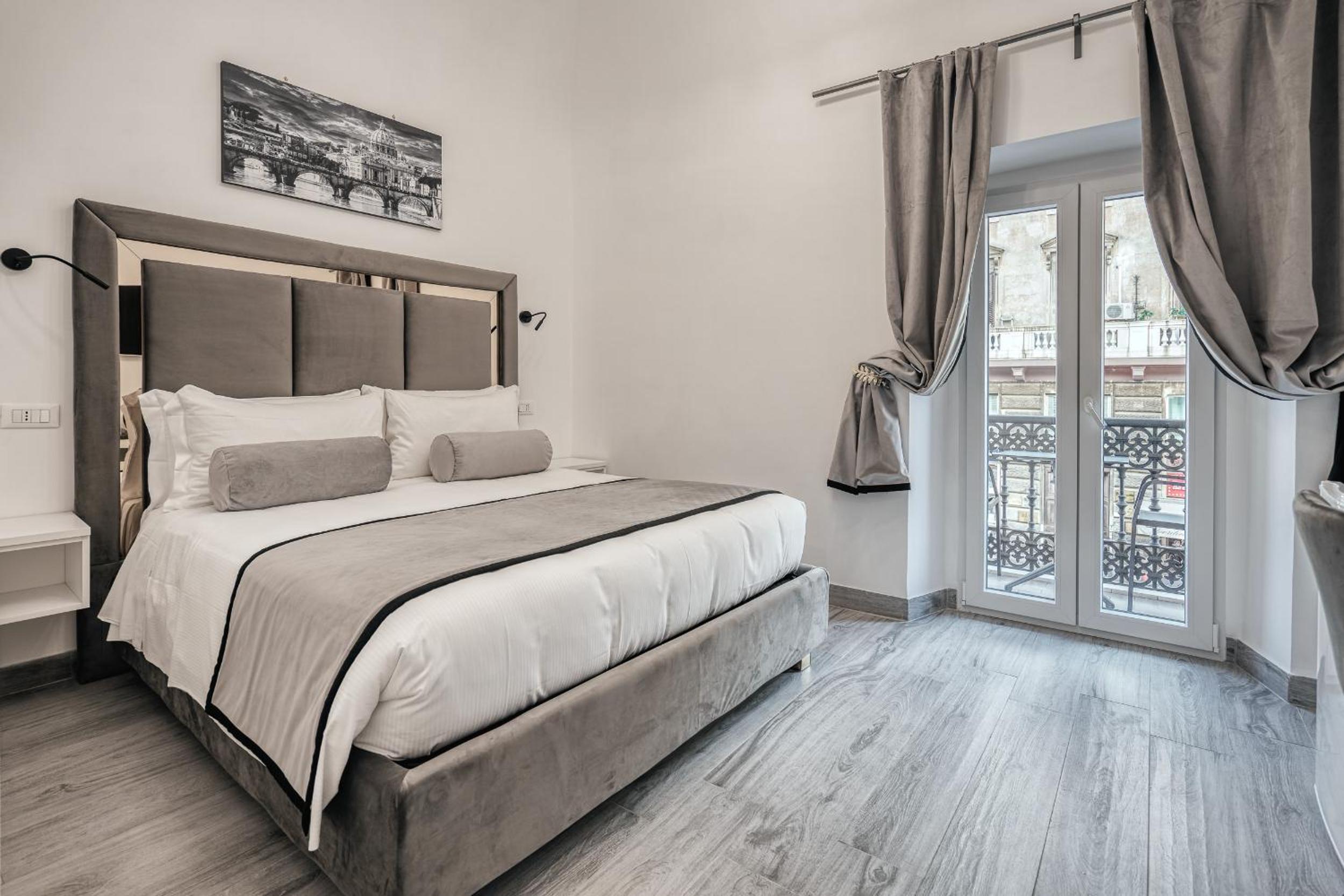 King Room with Balcony photo 3