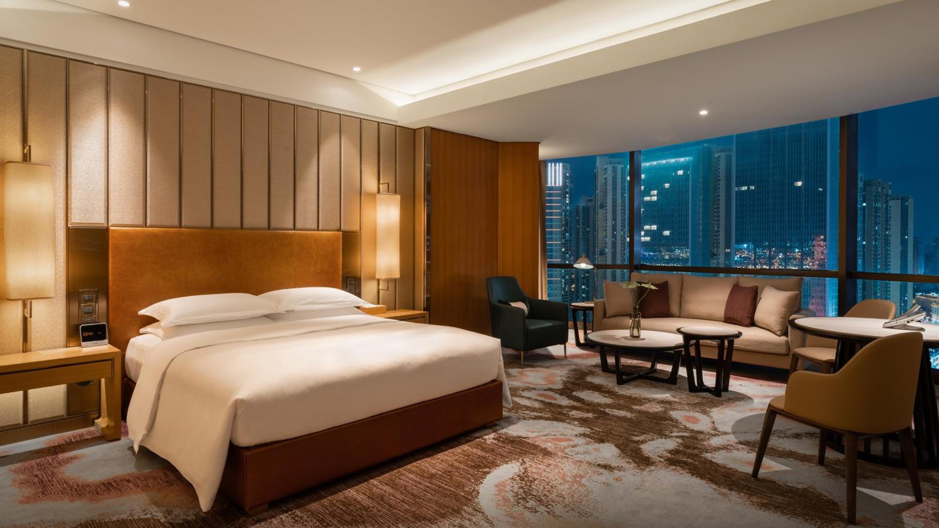 Junior King Suite photo 1