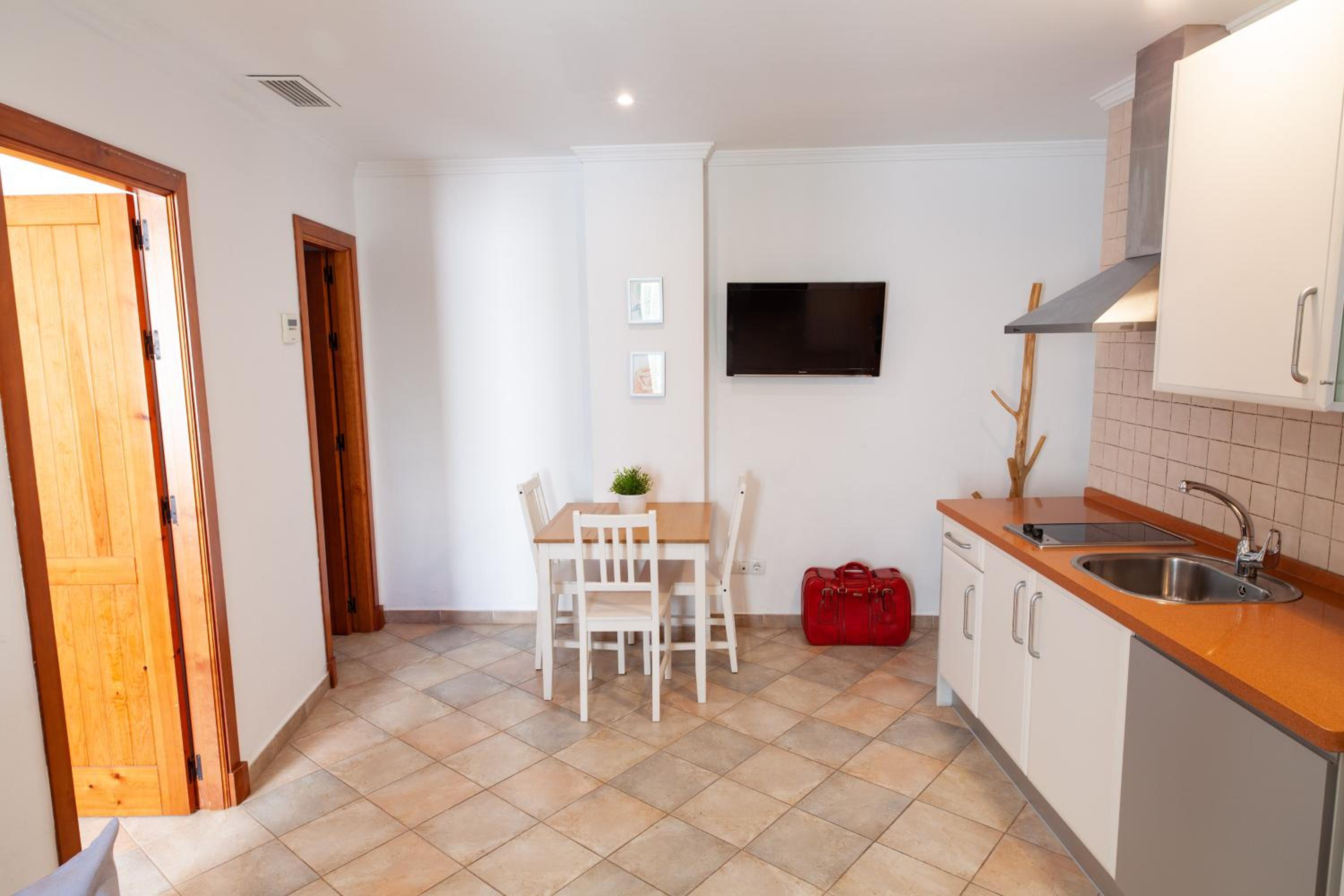 One-Bedroom Apartment (3 Adults) photo 3