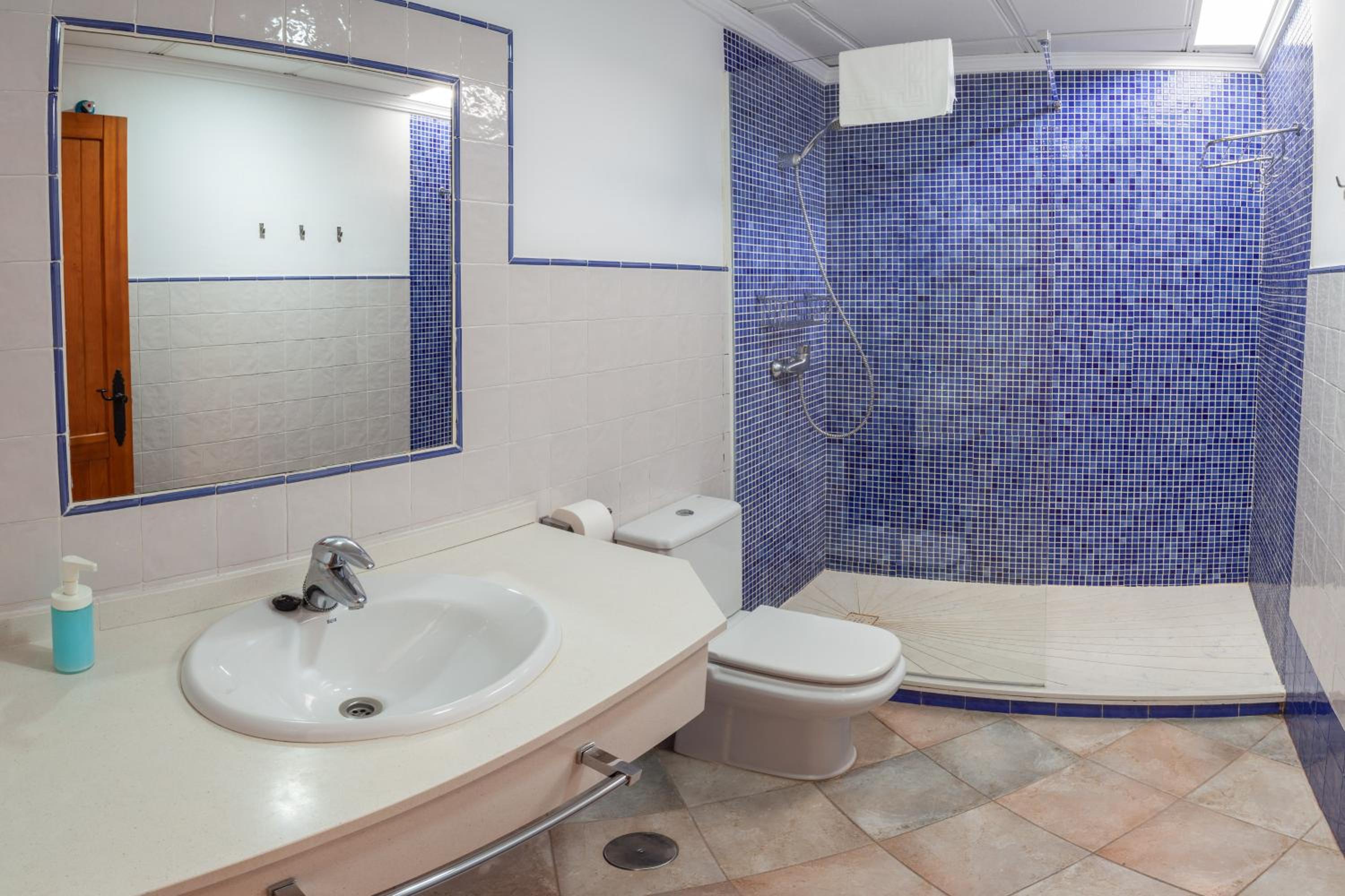 One-Bedroom Apartment (3 Adults) photo 2
