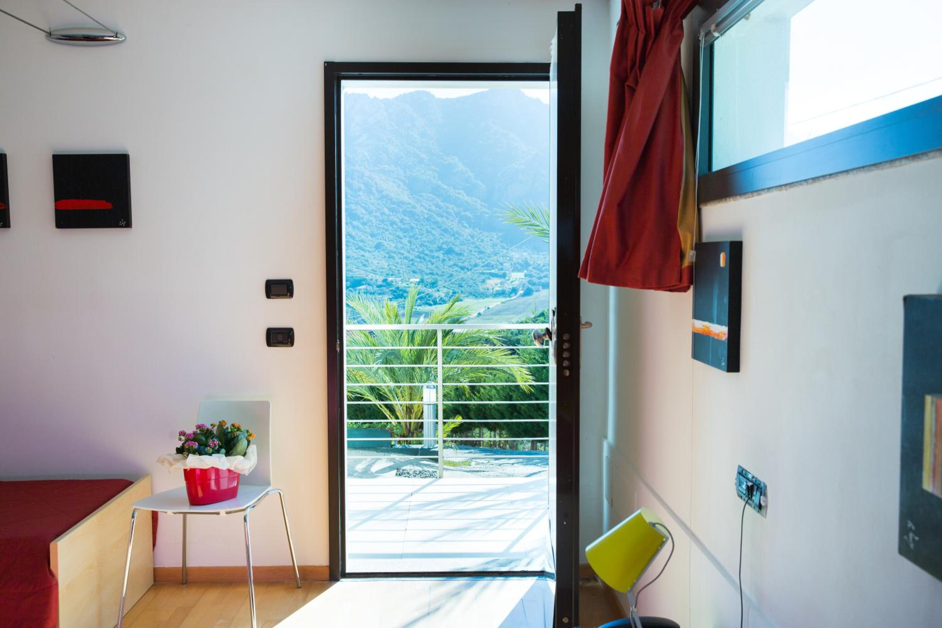 Suite with Sea View - Photo 3