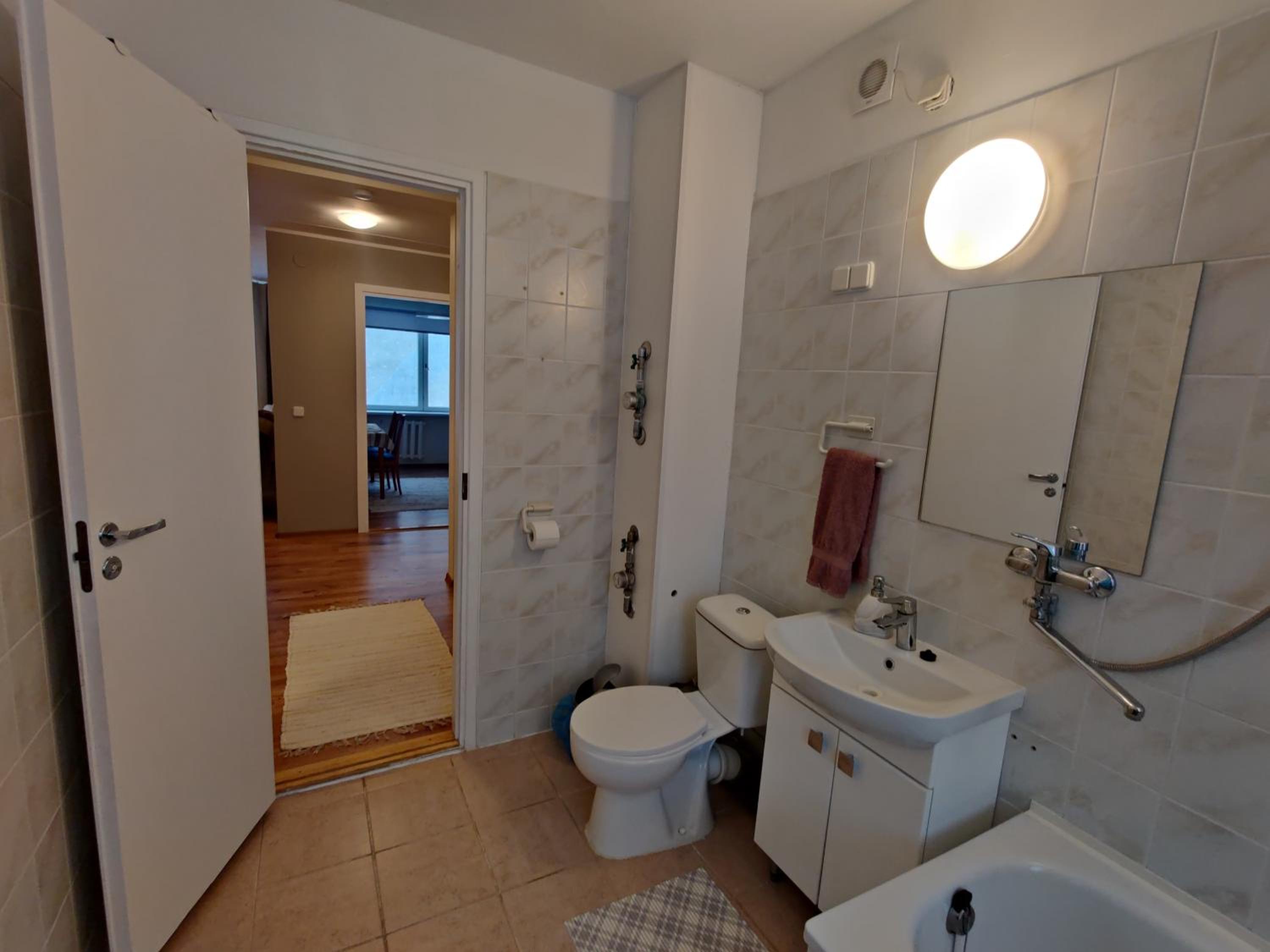 One-Bedroom Apartment - Photo 3
