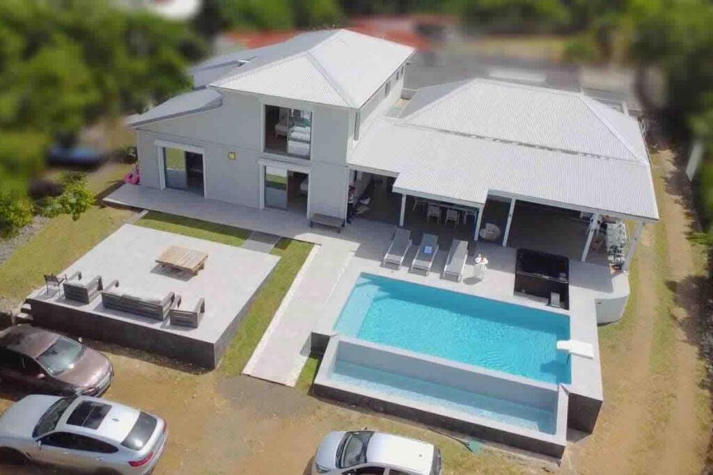 Three-Bedroom Villa photo 1