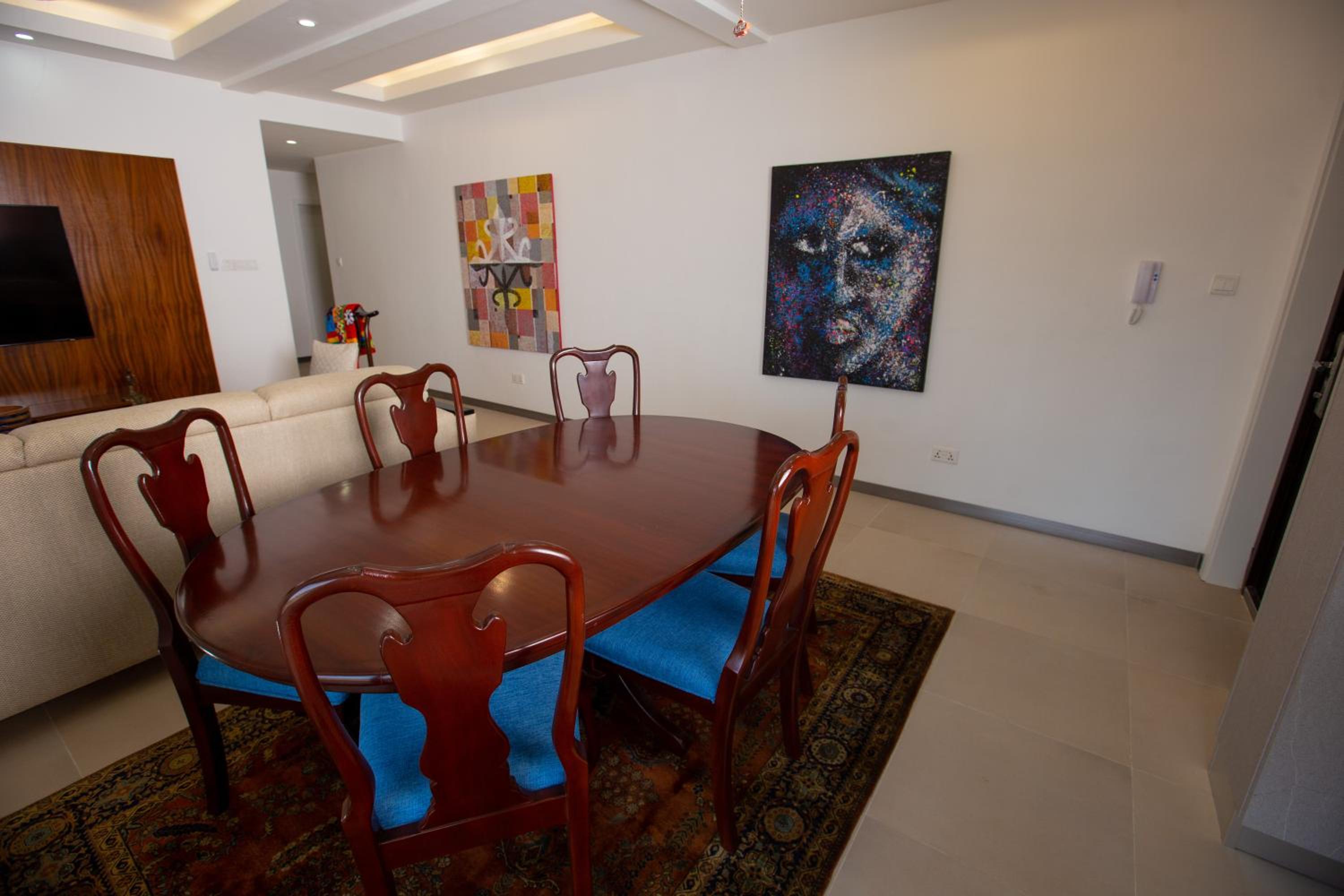Apartment photo 2