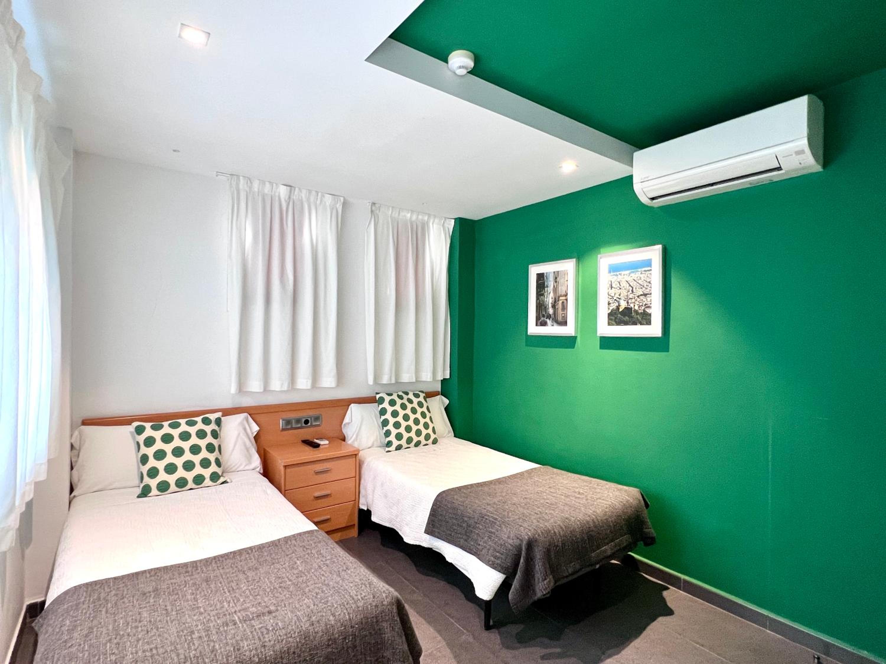 Twin Room with Shared Bathroom photo 2