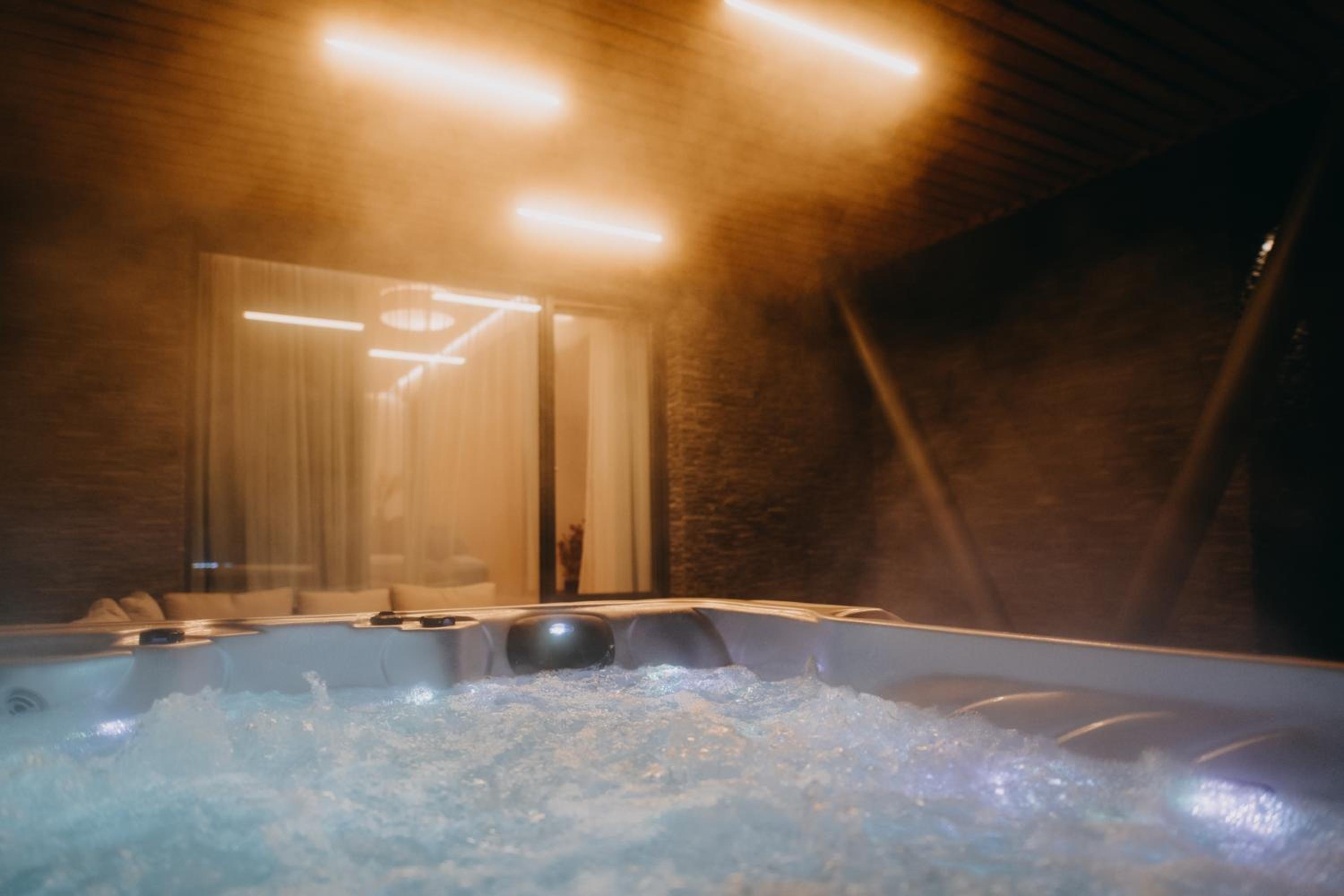 Four-Bedroom Chalet with Jacuzzi - Photo 29