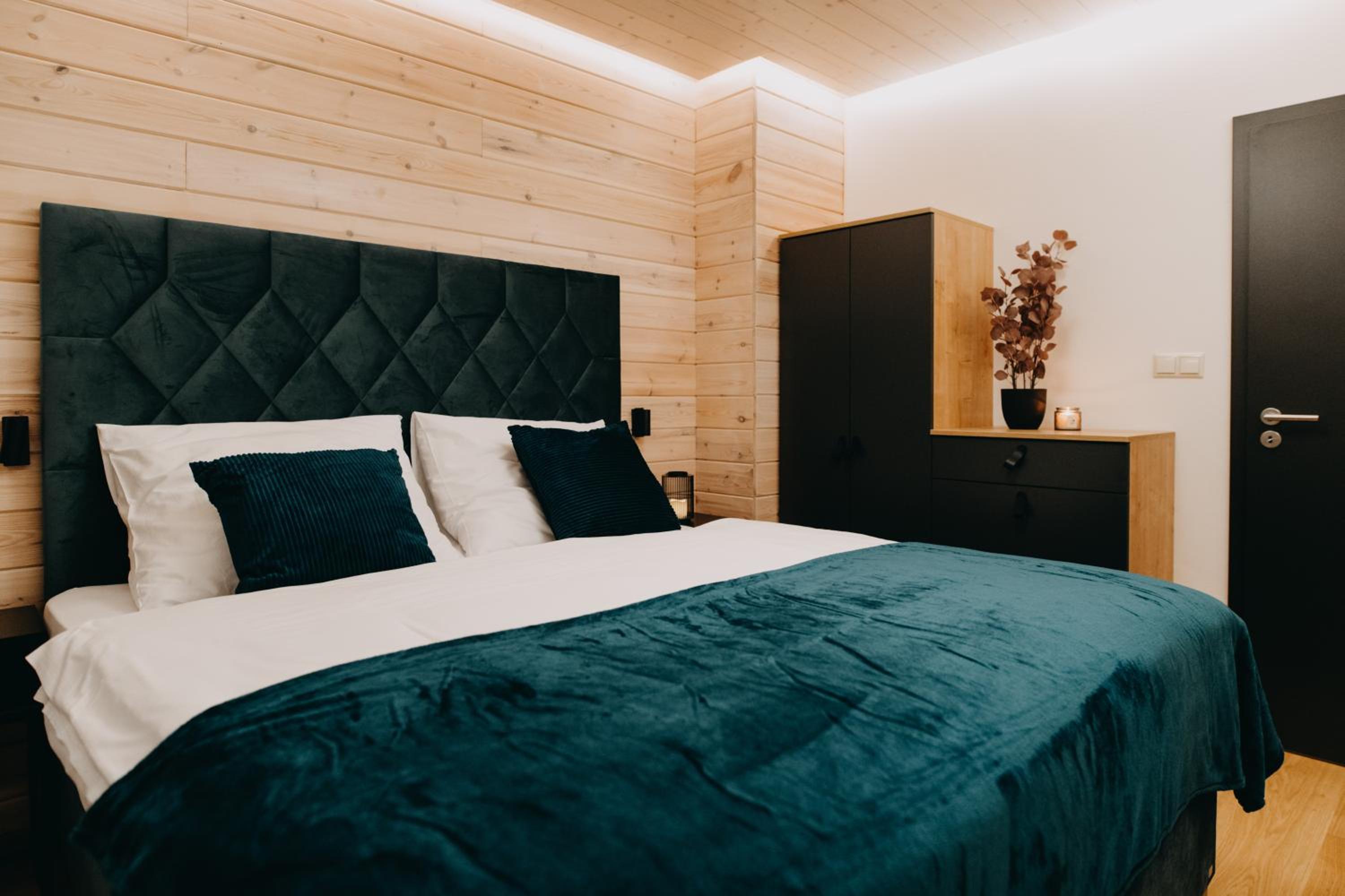 Four-Bedroom Chalet with Jacuzzi - Photo 15