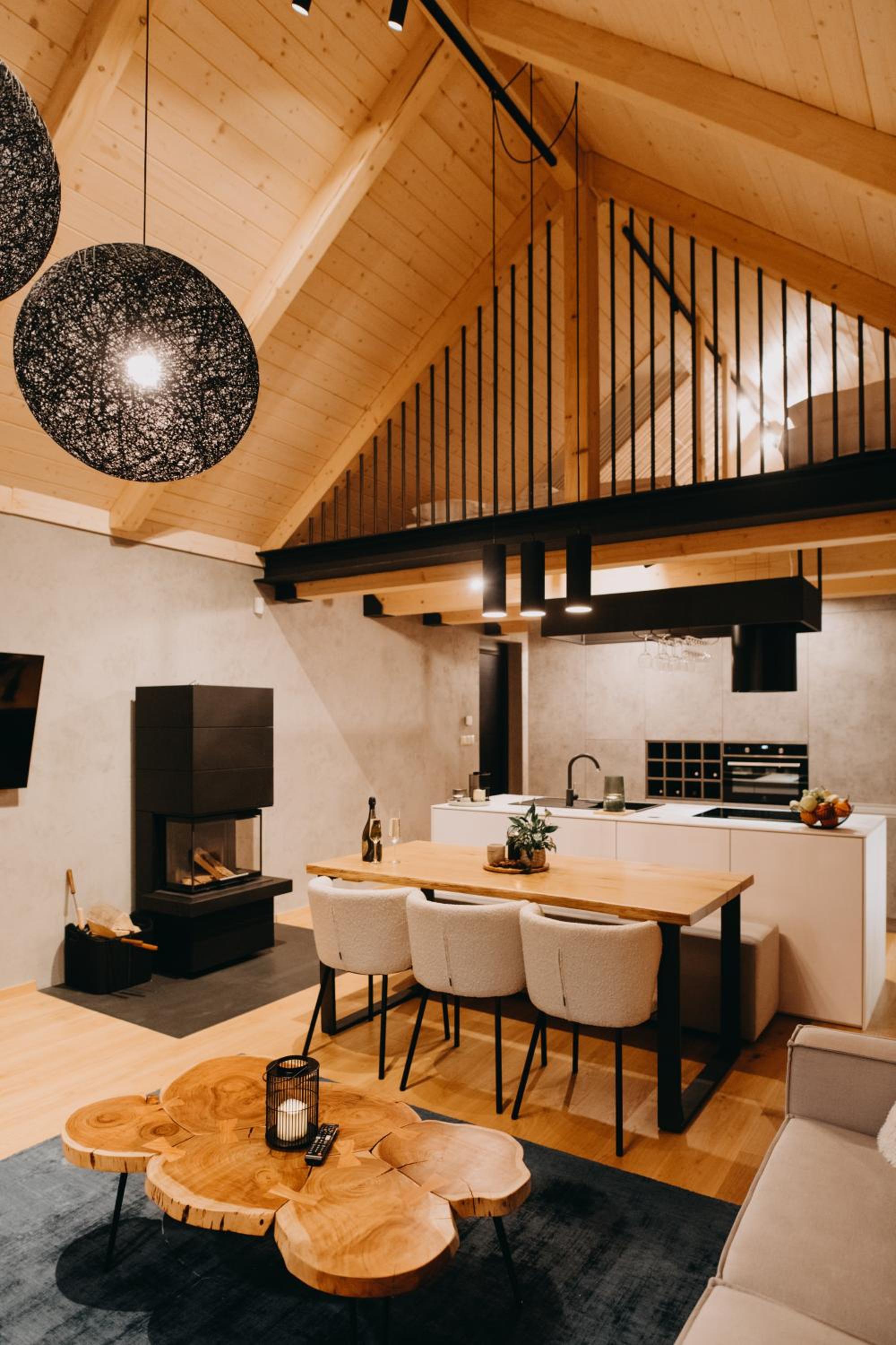 Four-Bedroom Chalet with Jacuzzi - Photo 6