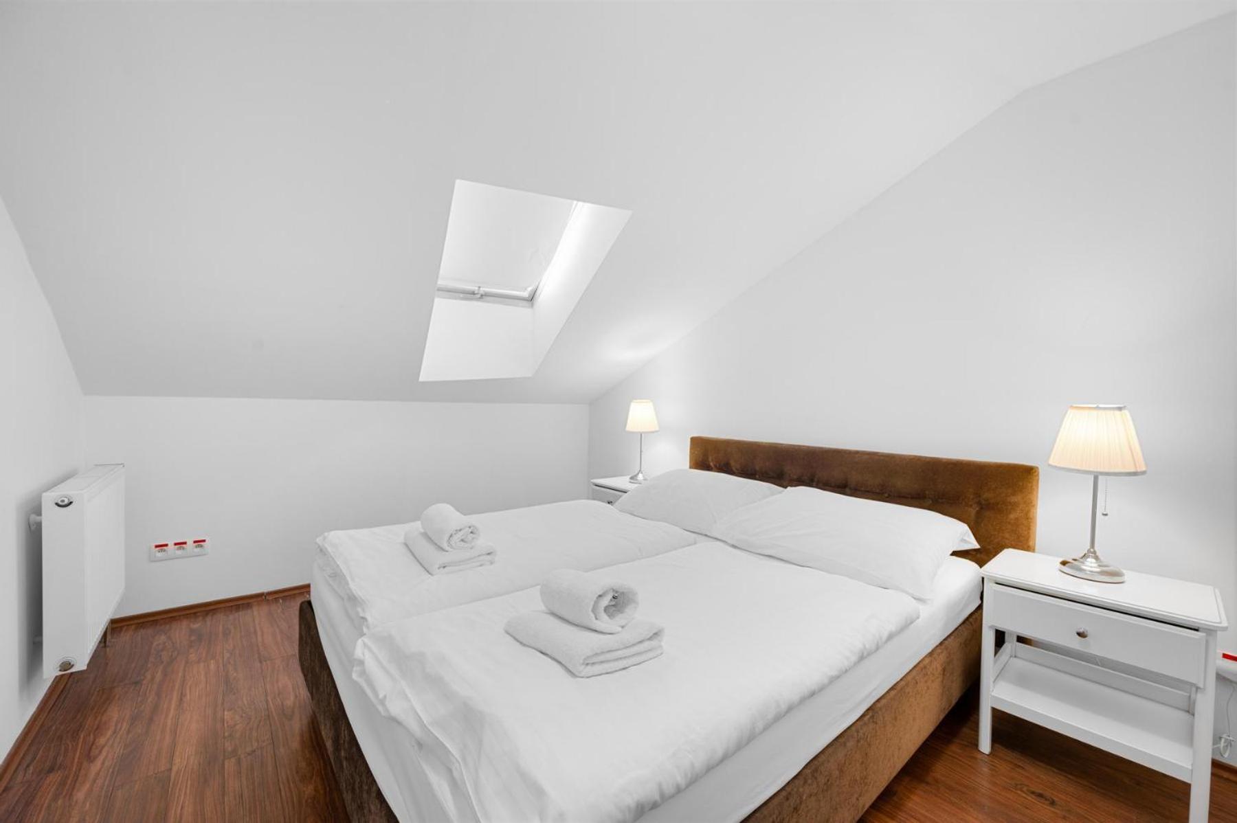 Suite with Balcony - Photo 7