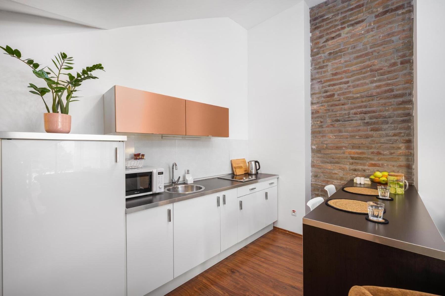 Suite with Balcony - Photo 4