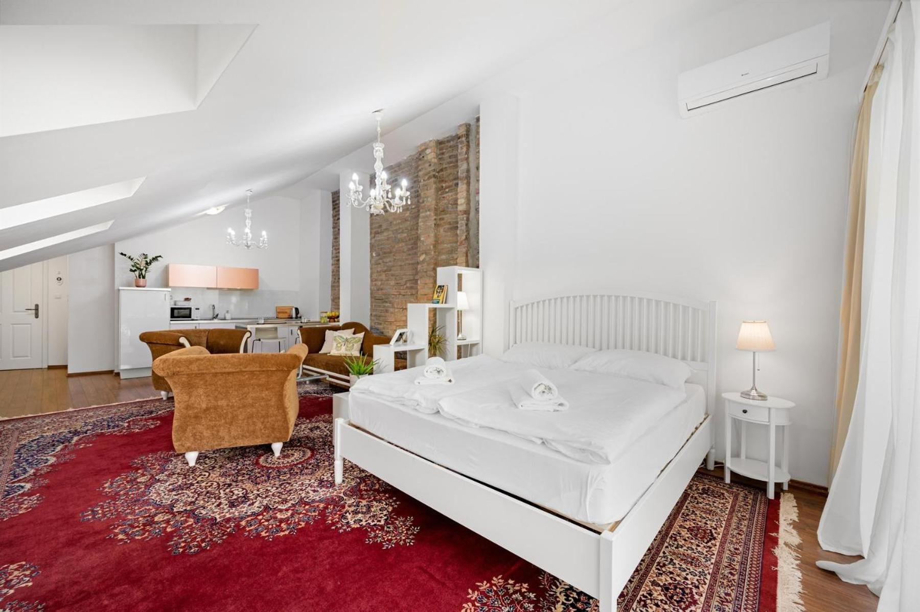 Suite with Balcony - Photo 9