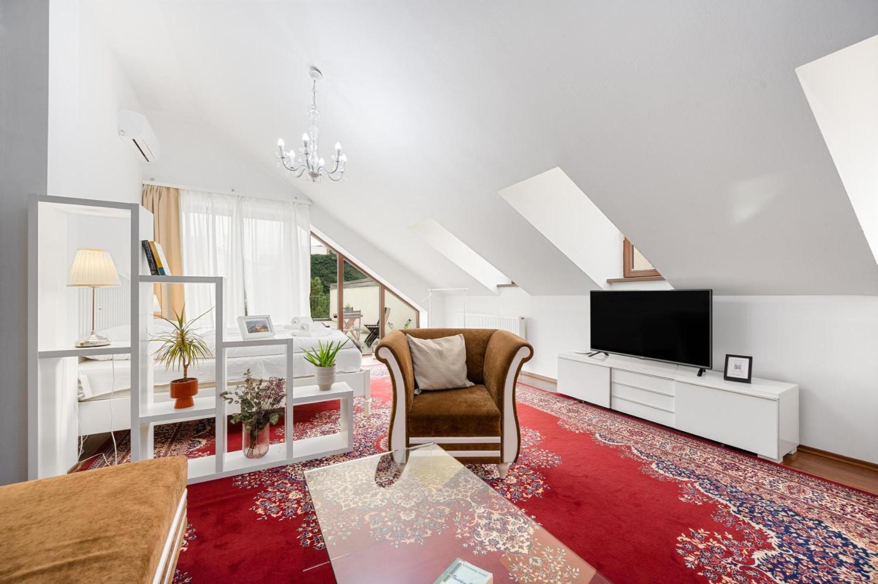Suite with Balcony - Photo 3