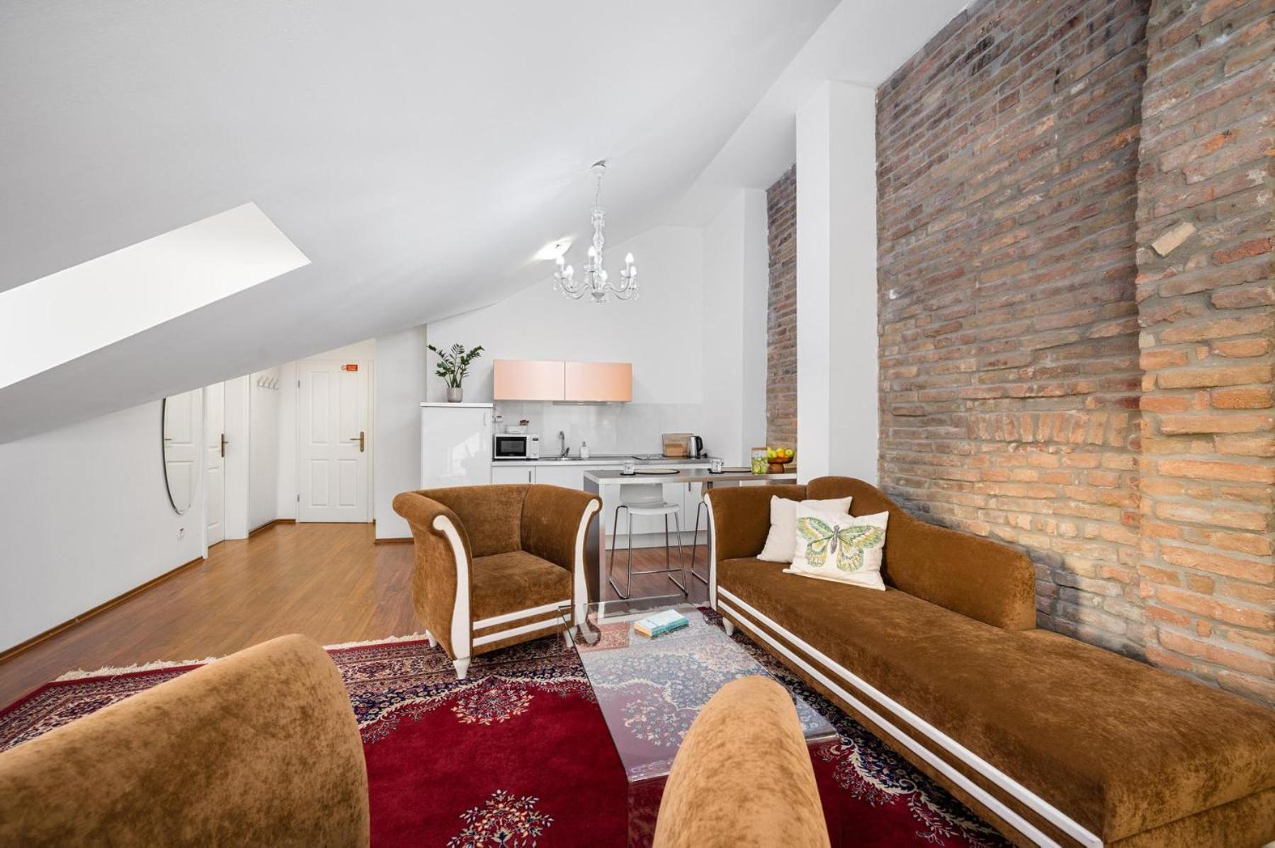 Suite with Balcony - Photo 2
