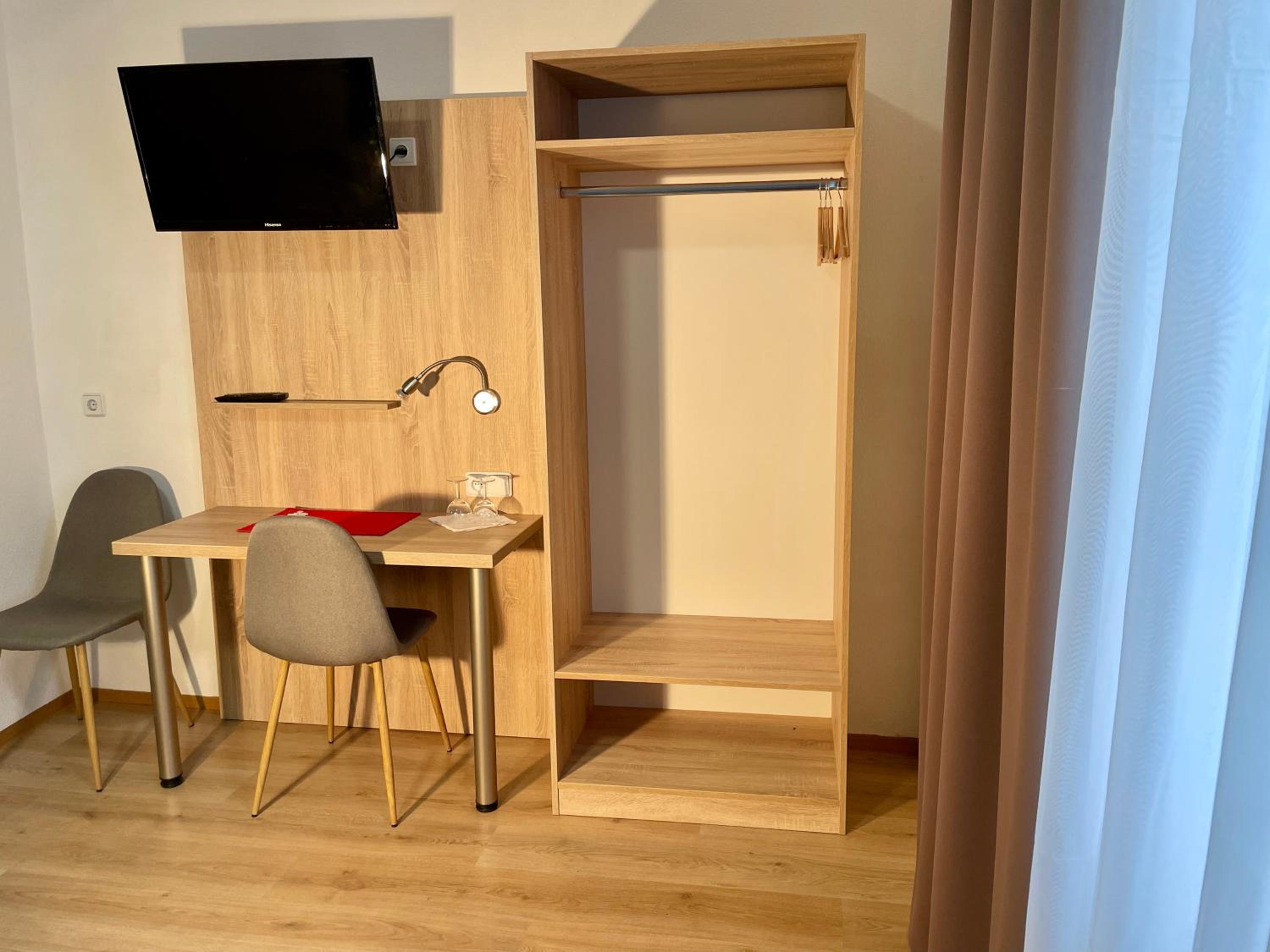 Double Room with Private Bathroom - Photo 3