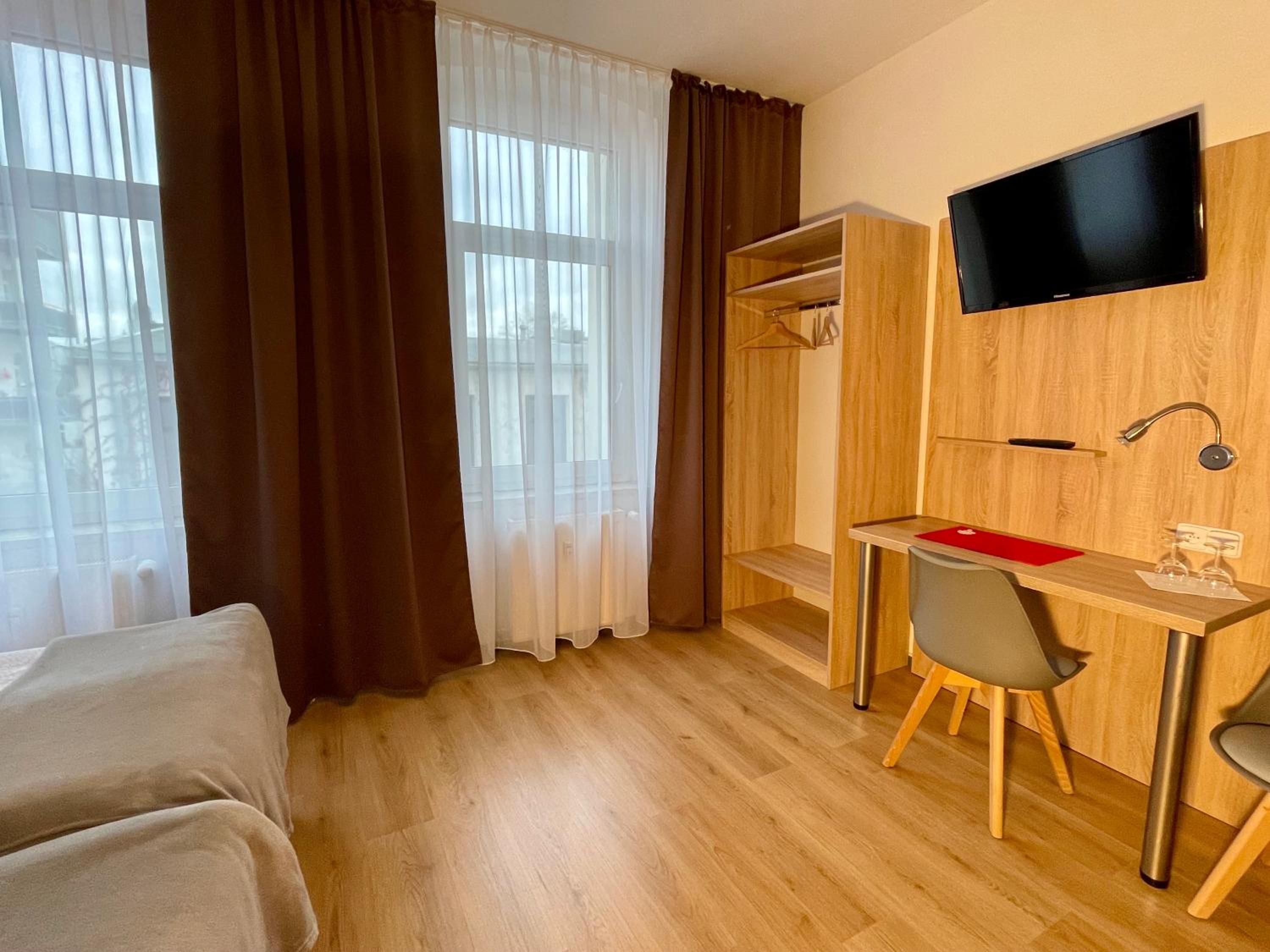 Double Room with Private Bathroom - Photo 1