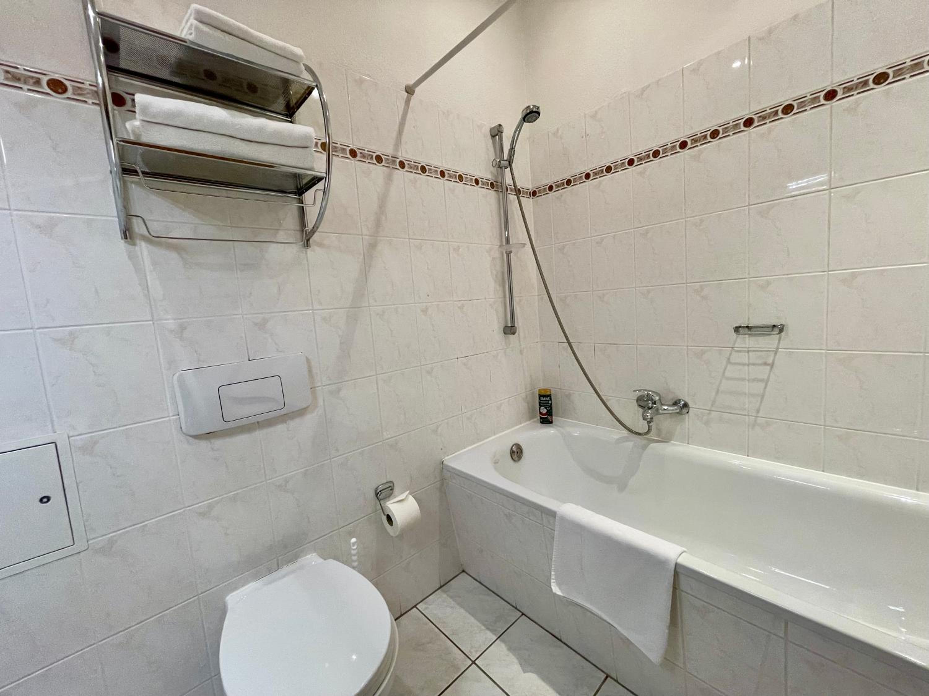 Double Room with Private Bathroom photo 2
