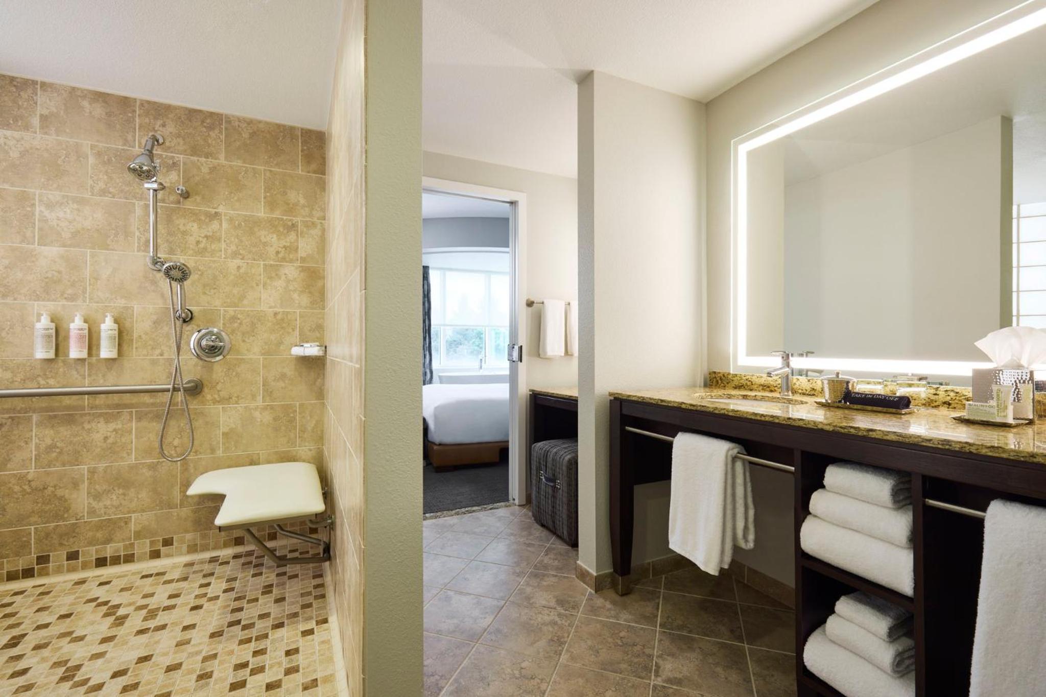 The Grand Den Mobility-Accessible Suite With Roll-in Shower - Photo 2