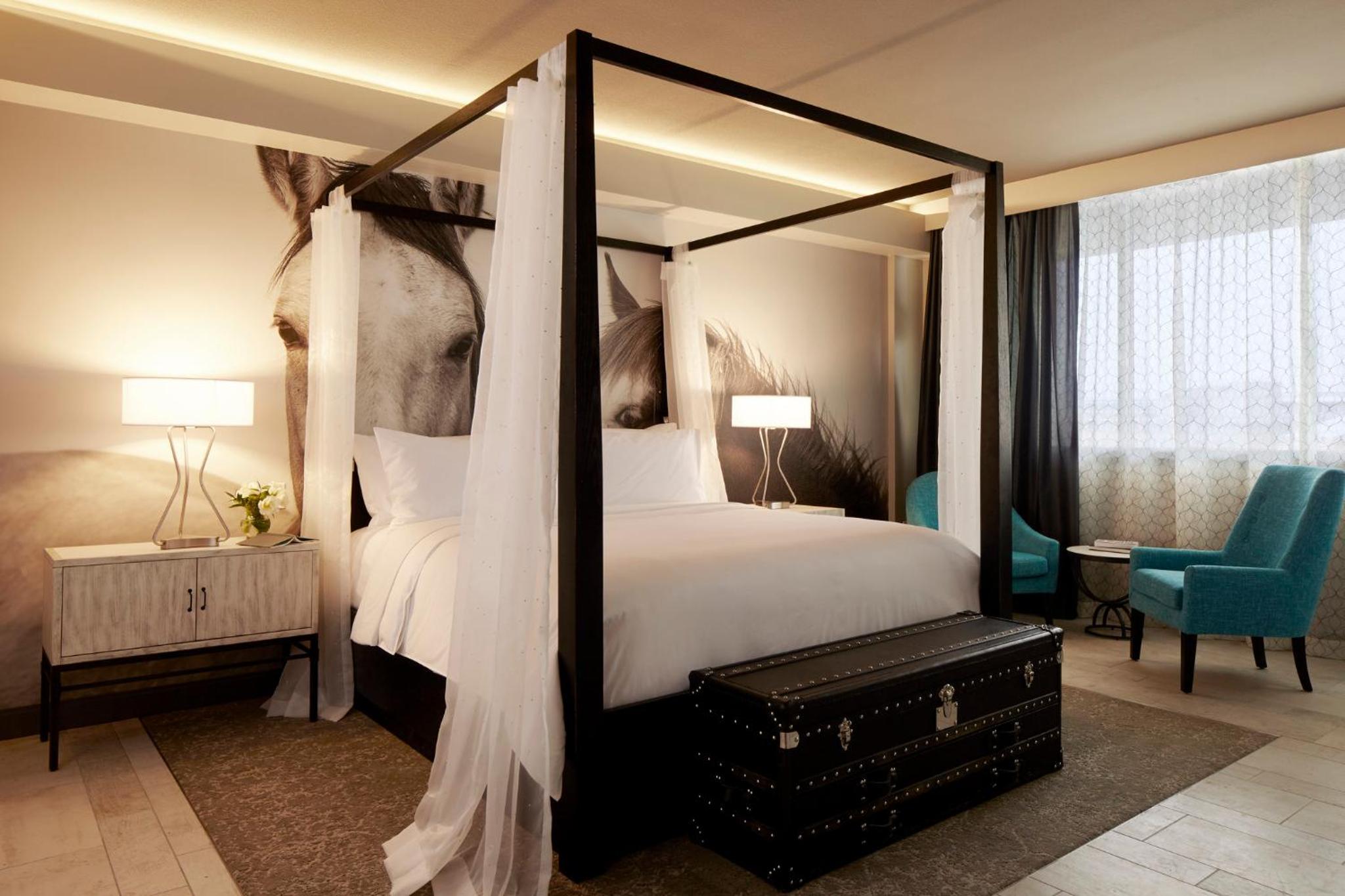 Archer King Suite With Balcony photo 1