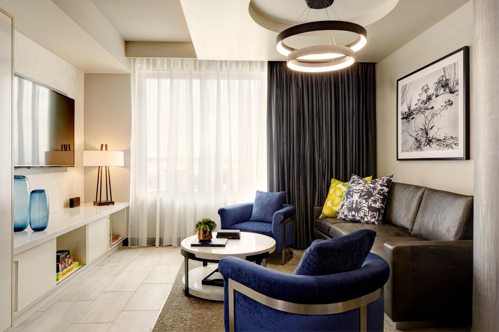 Archer's Den Hearing-Accessible Suite With Balcony photo 3