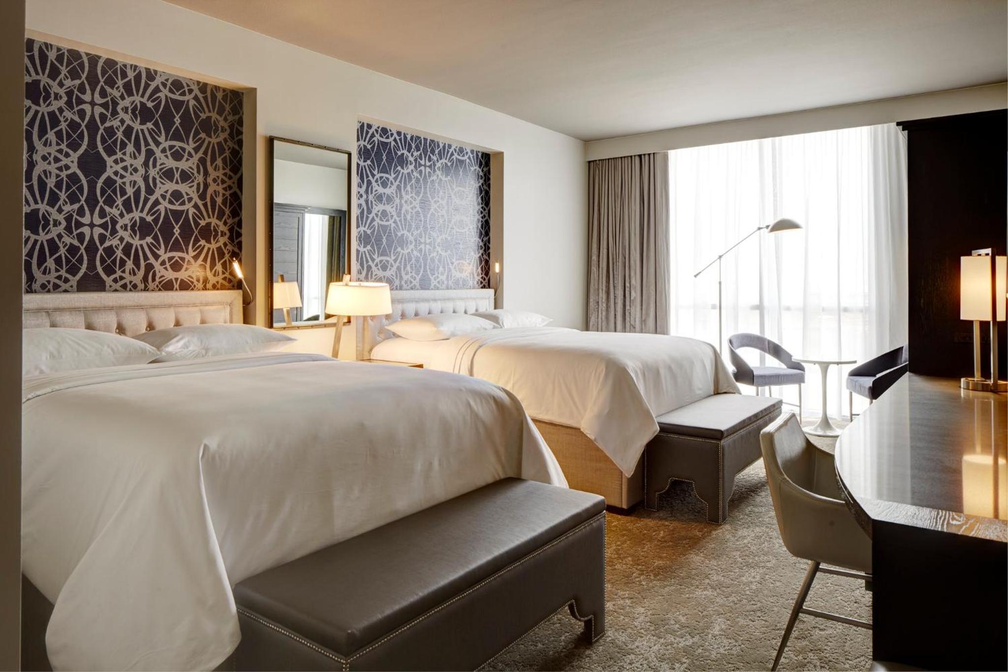 Double Queen Mobility- and Hearing-Accessible Guest Room With Roll-in Shower photo 1