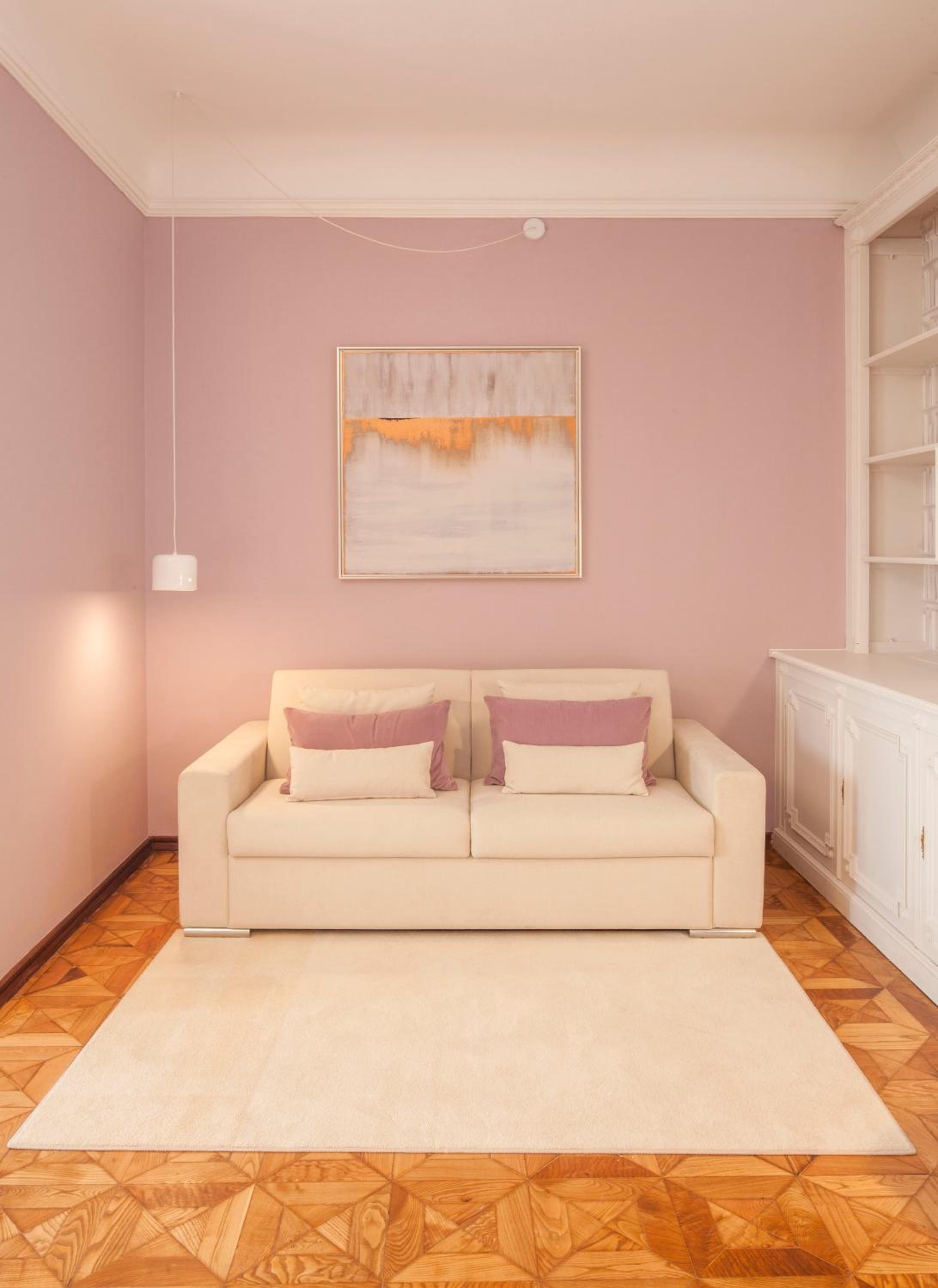 Executive Suite - Photo 8
