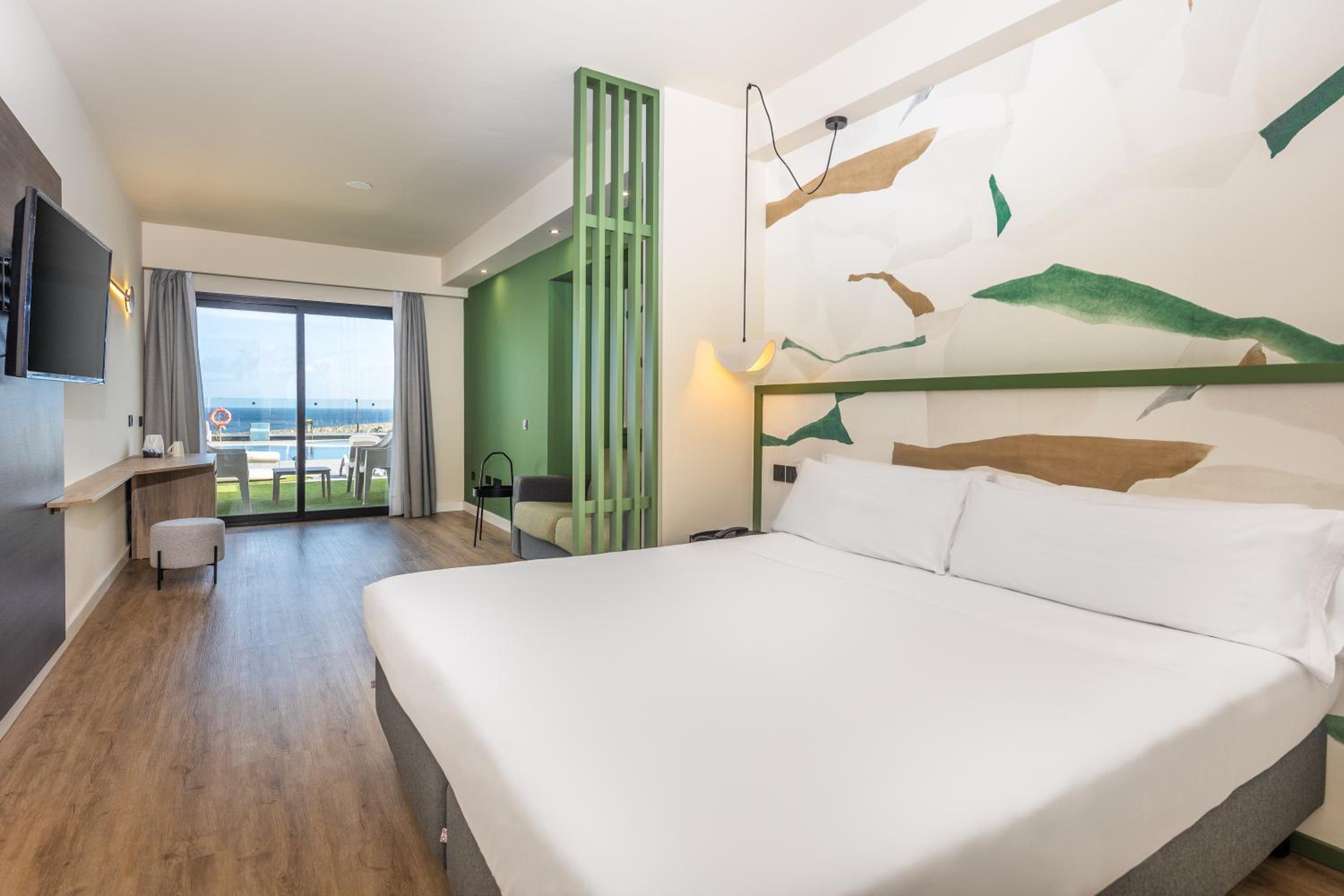 Double Room with Pool View - Photo 1