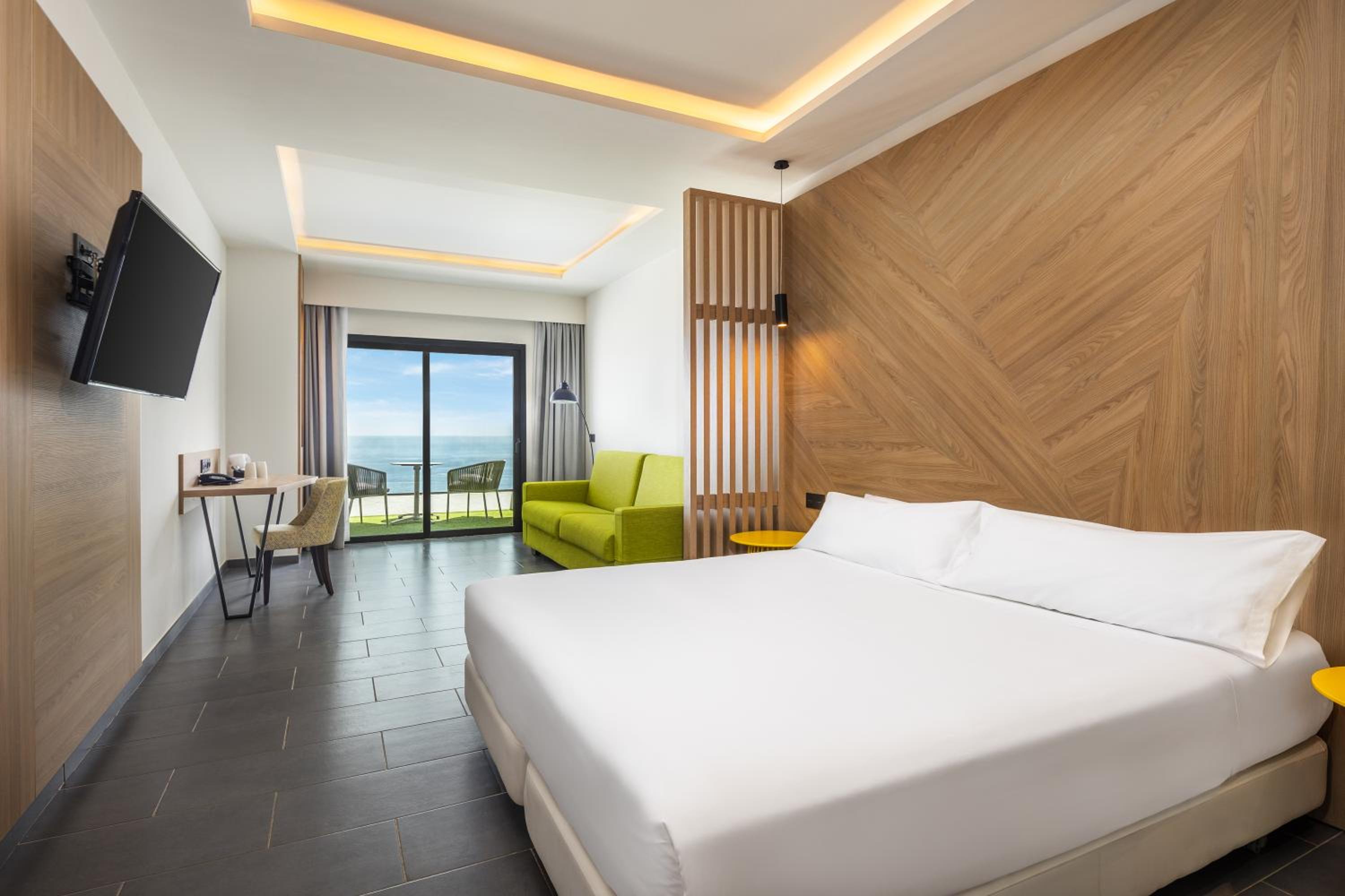Double Room with Sea View - Photo 1