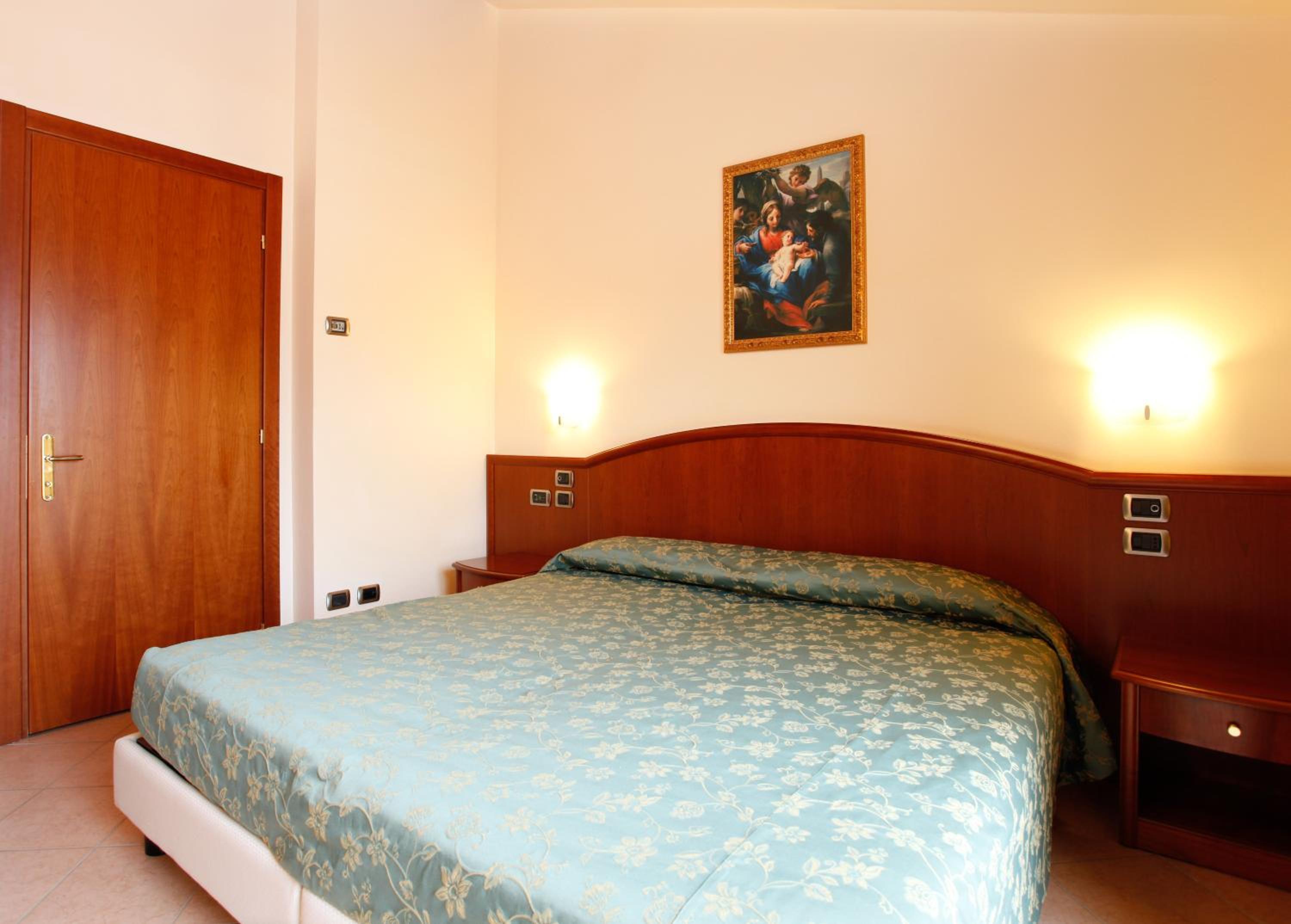 Double or Twin Room with Garden View photo 1