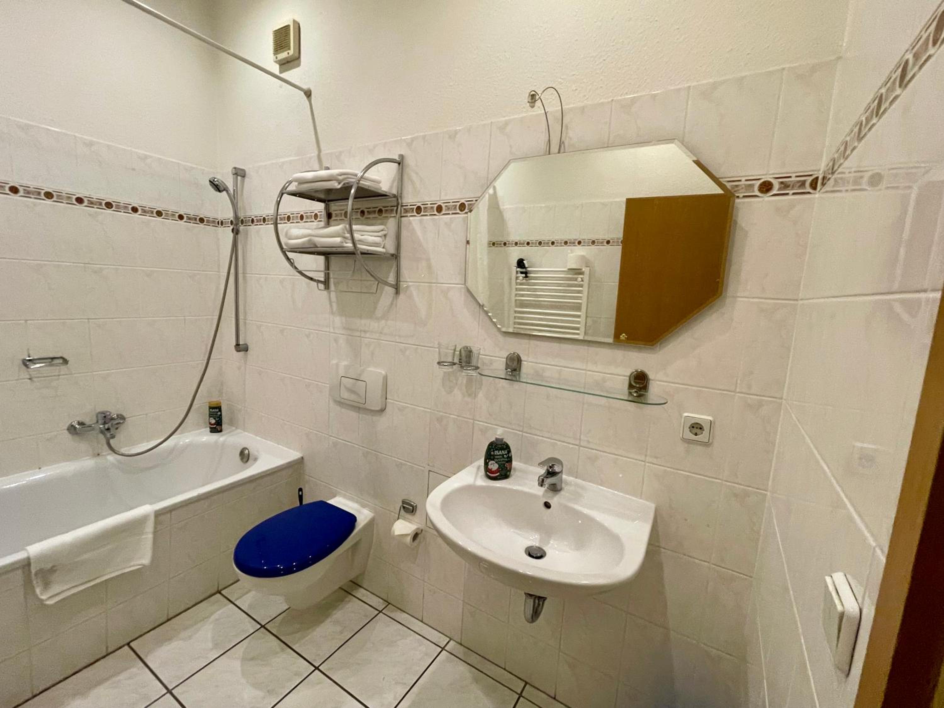 Twin Room - Photo 2