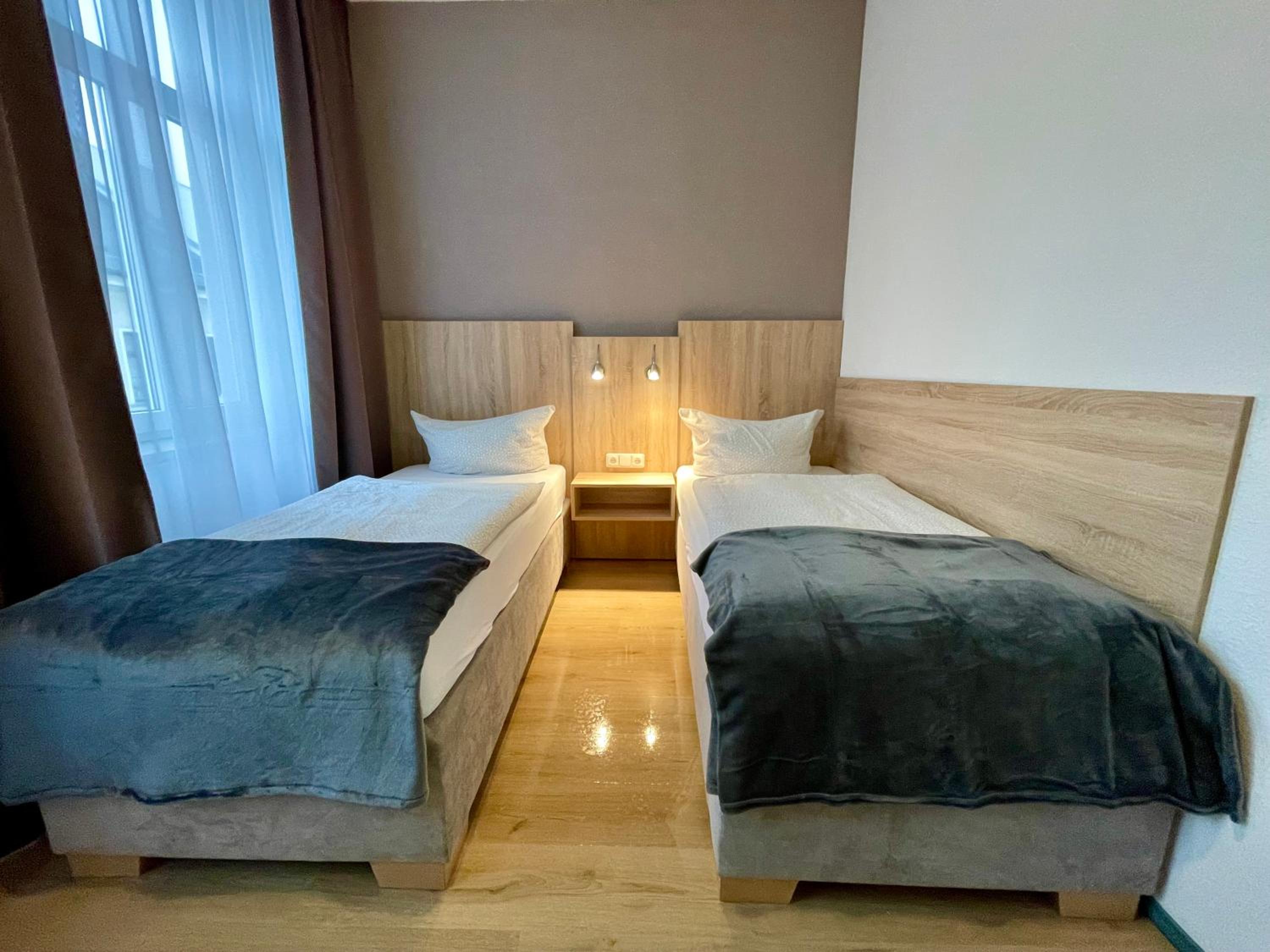 Twin Room - Photo 5