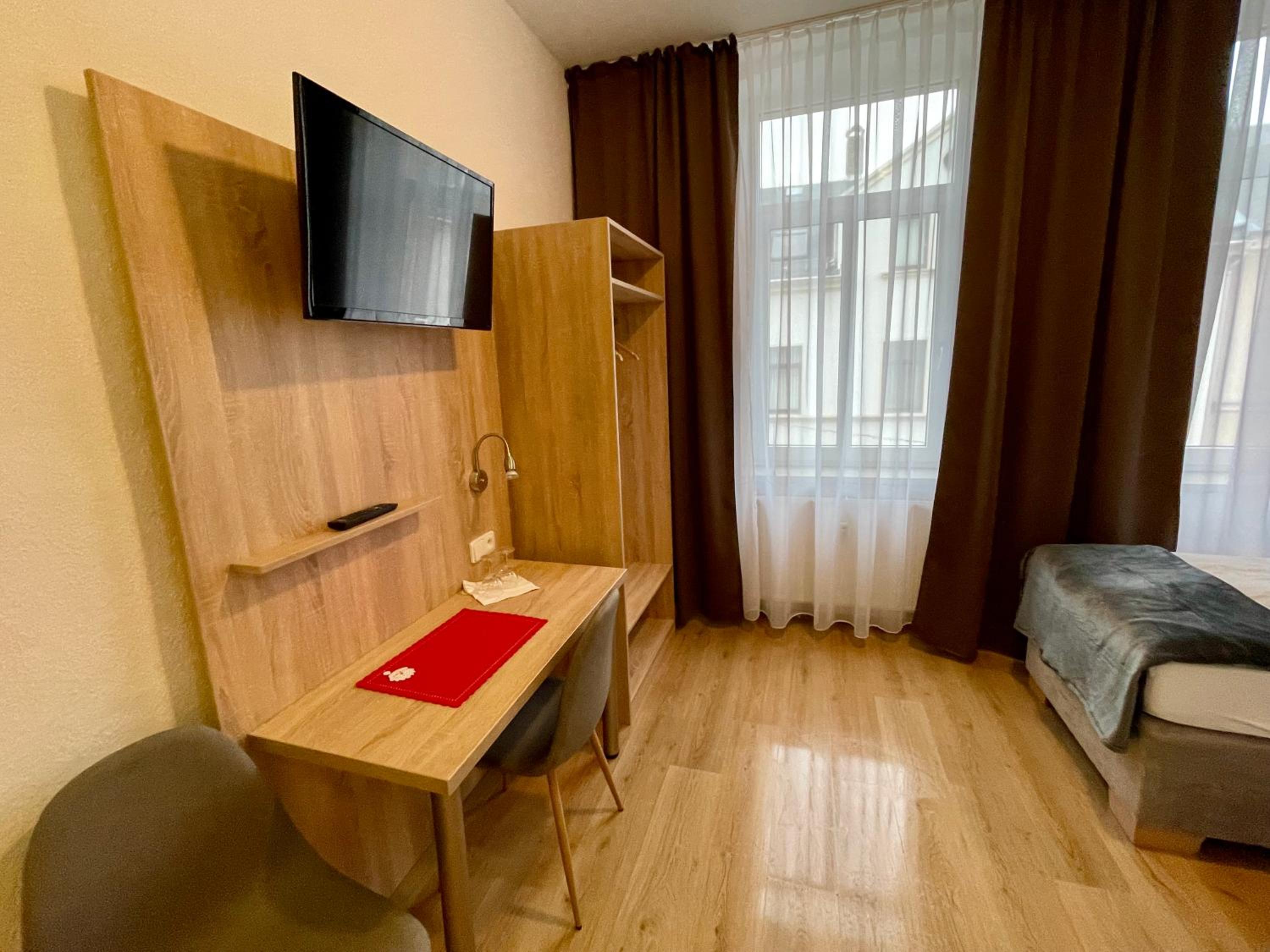 Twin Room - Photo 3