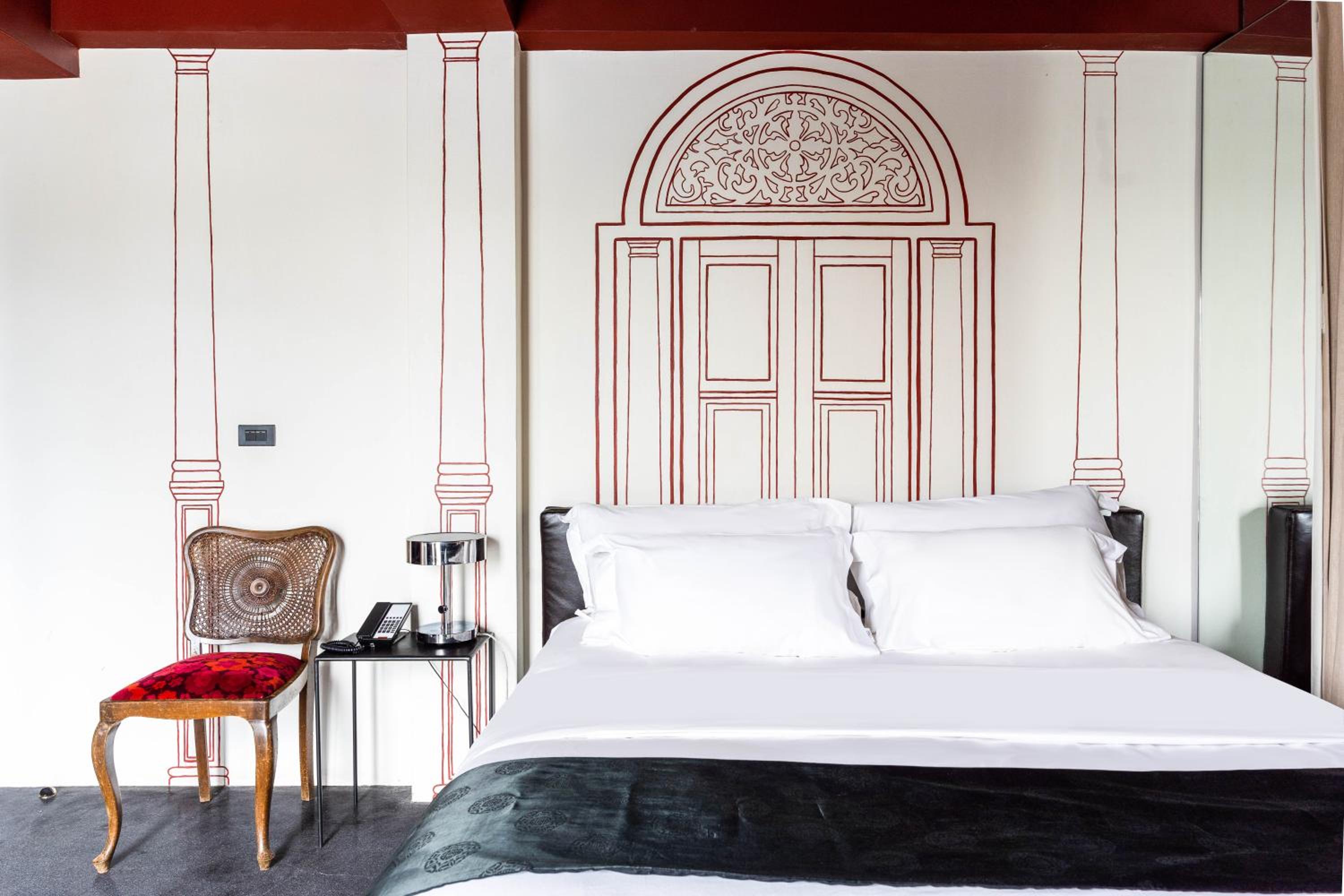 Deluxe Double Room with Balcony photo 2