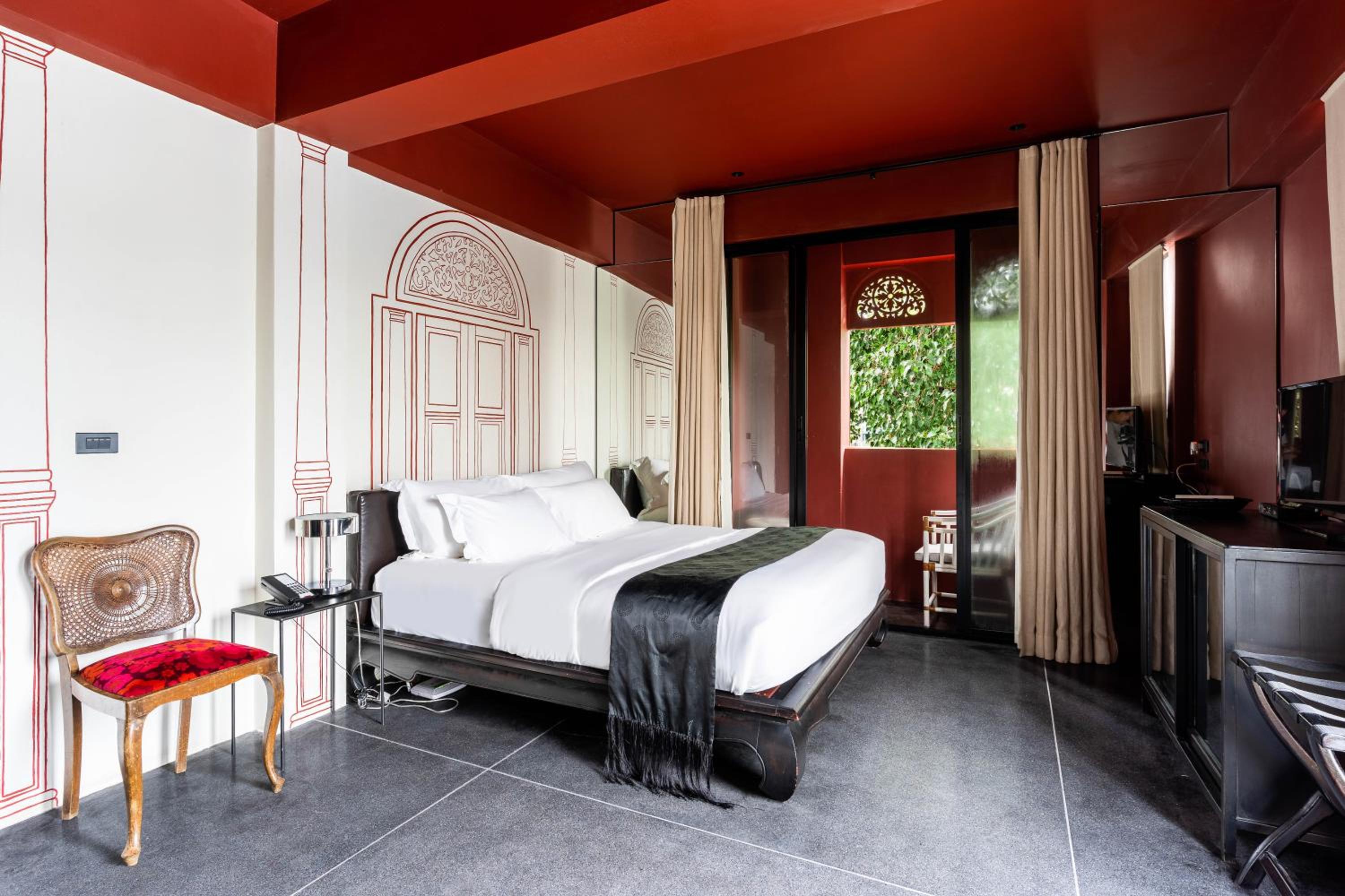 Deluxe Double Room with Balcony photo 3