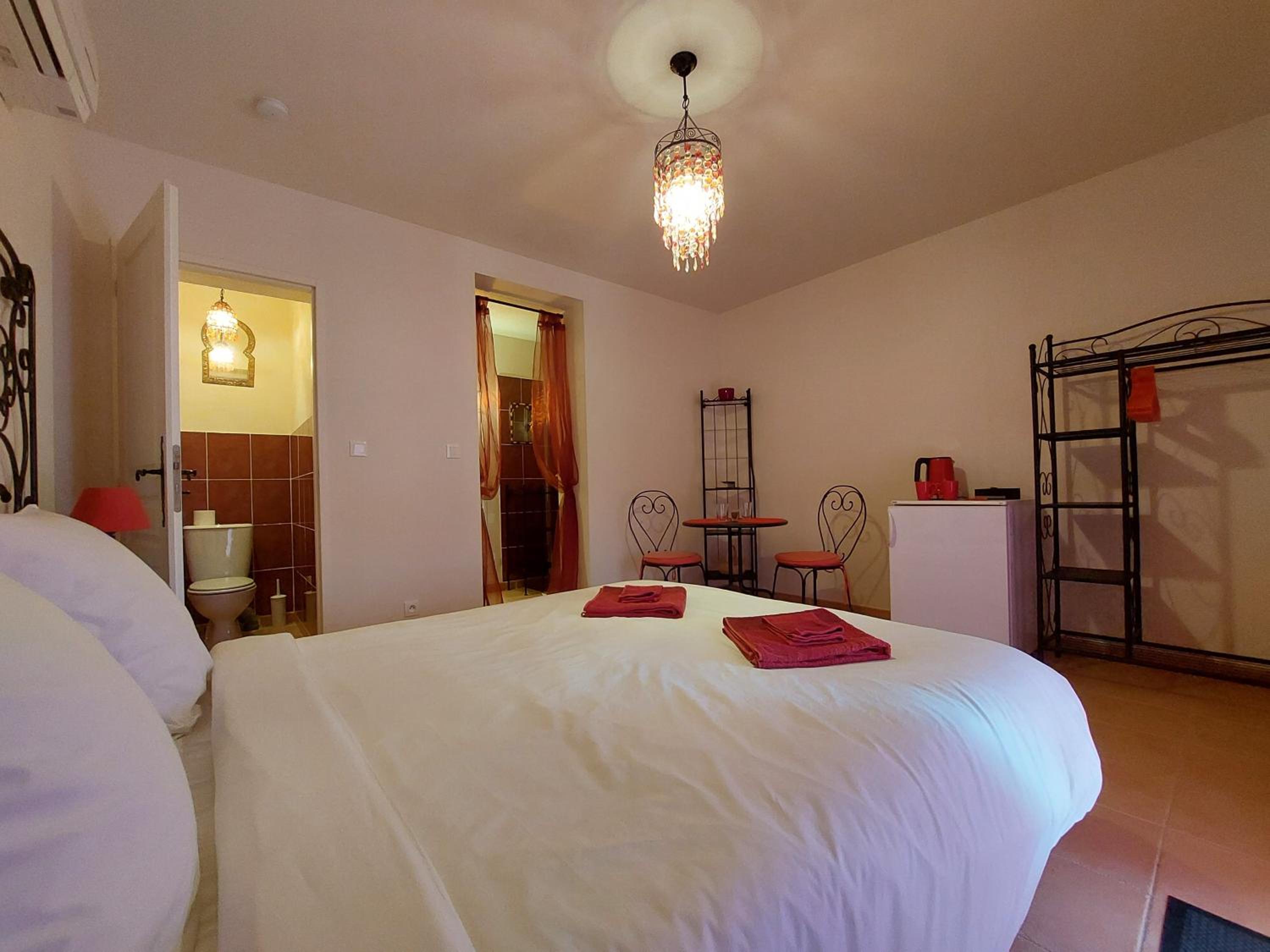 Double Room with Private Bathroom photo 1