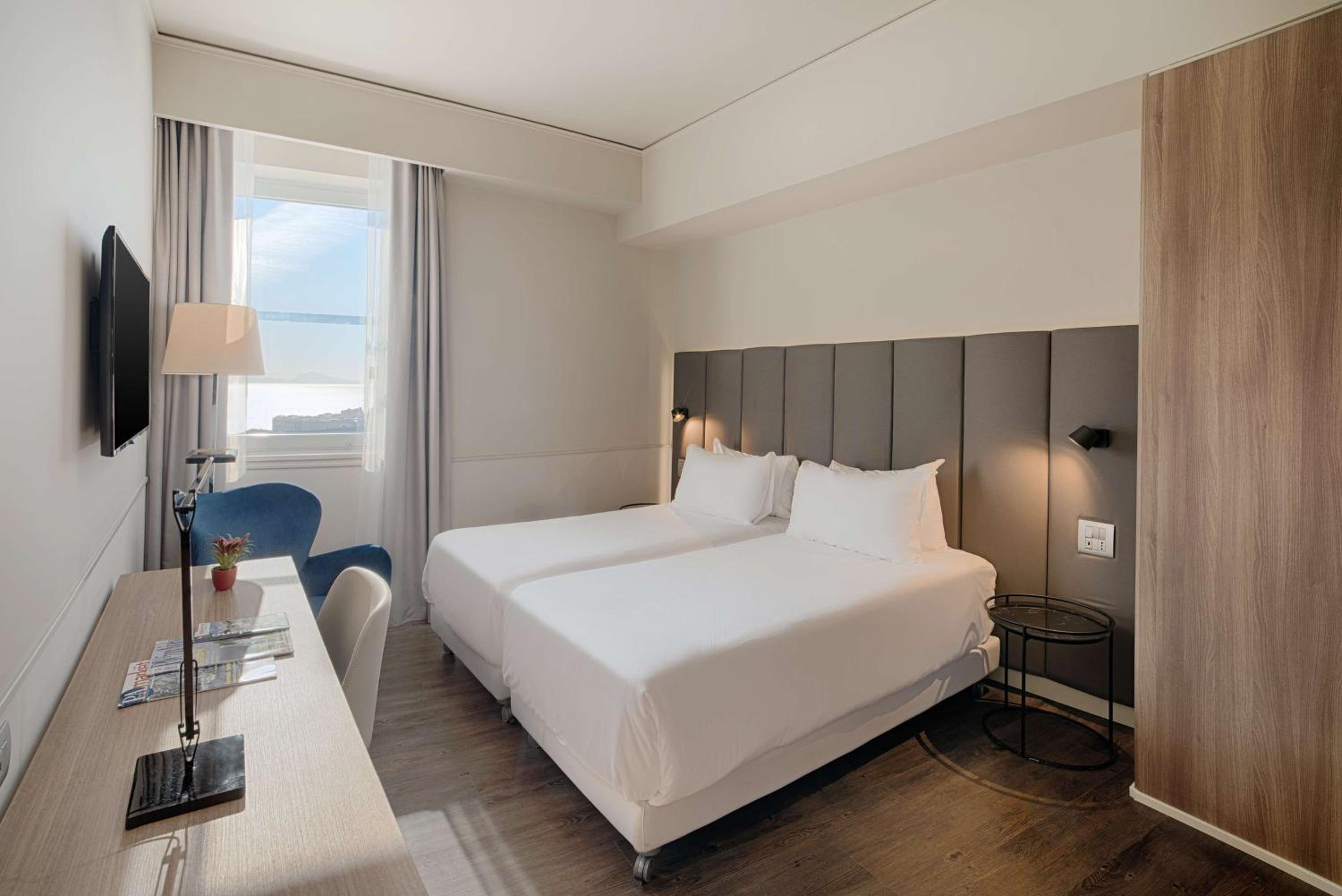 Family Adjoining Room (4 Adults)