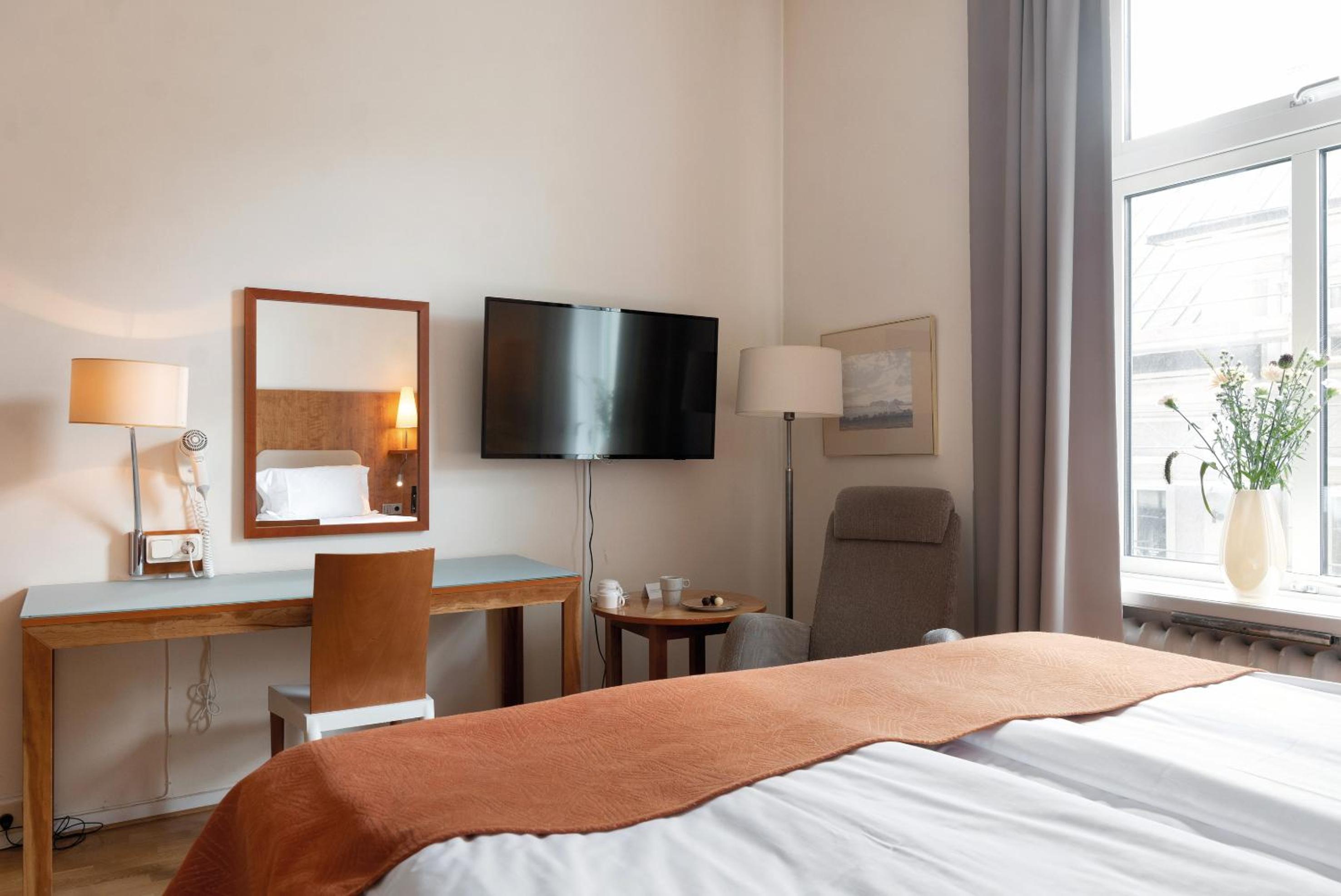 Standard Twin Room - Photo 7