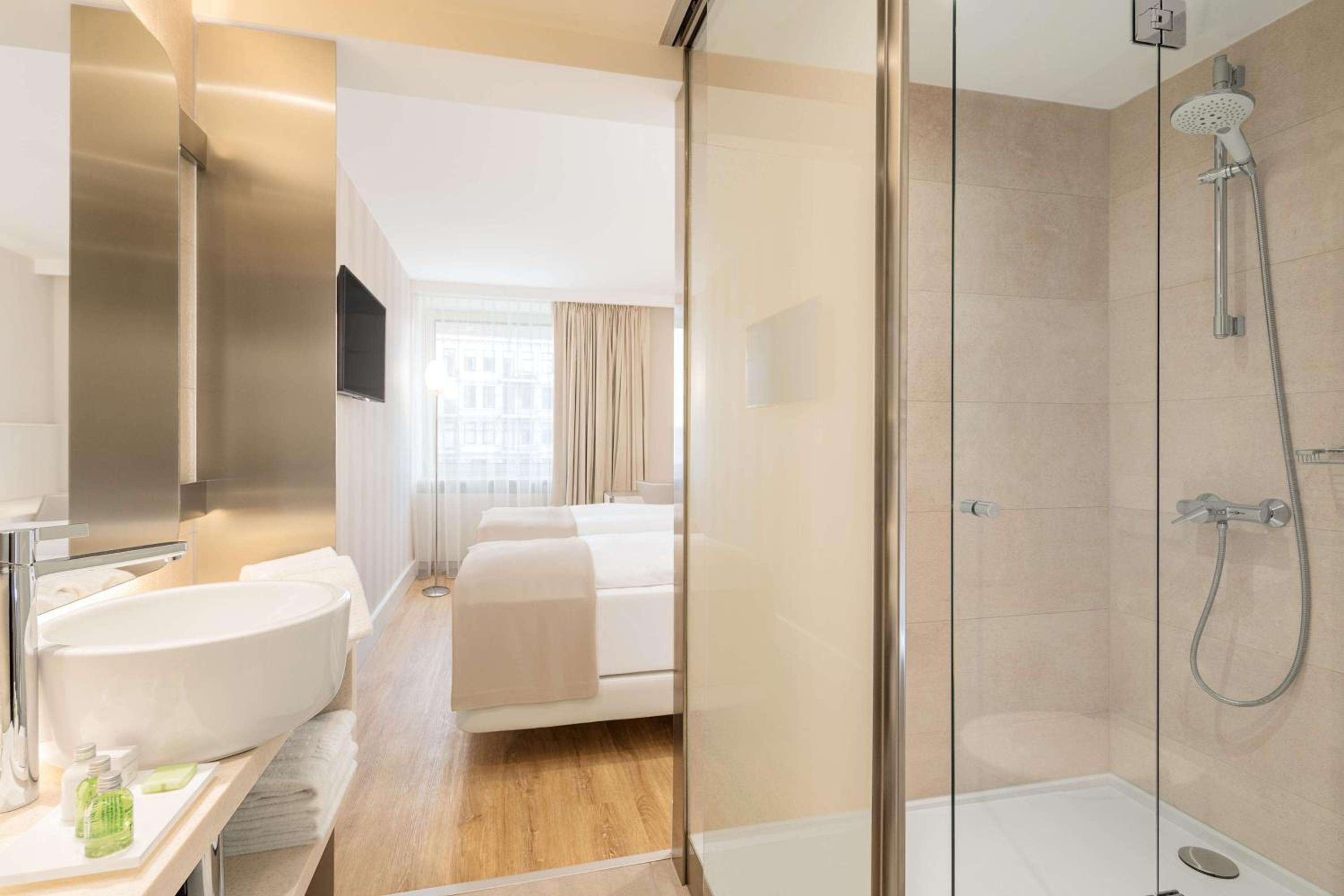 Small Standard Single Room thumbnail 6