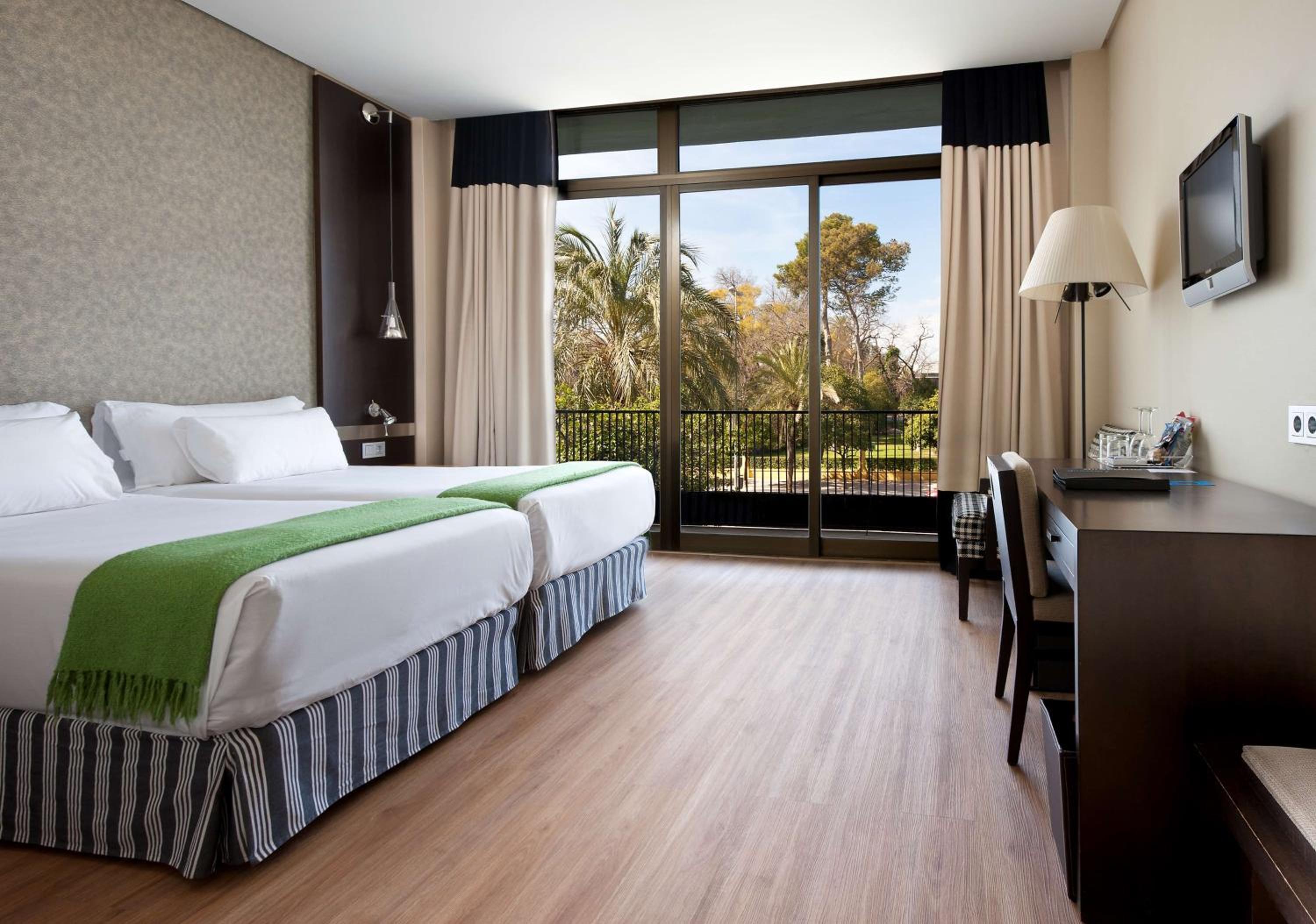 Standard Double or Twin Room with Terrace - Photo 3
