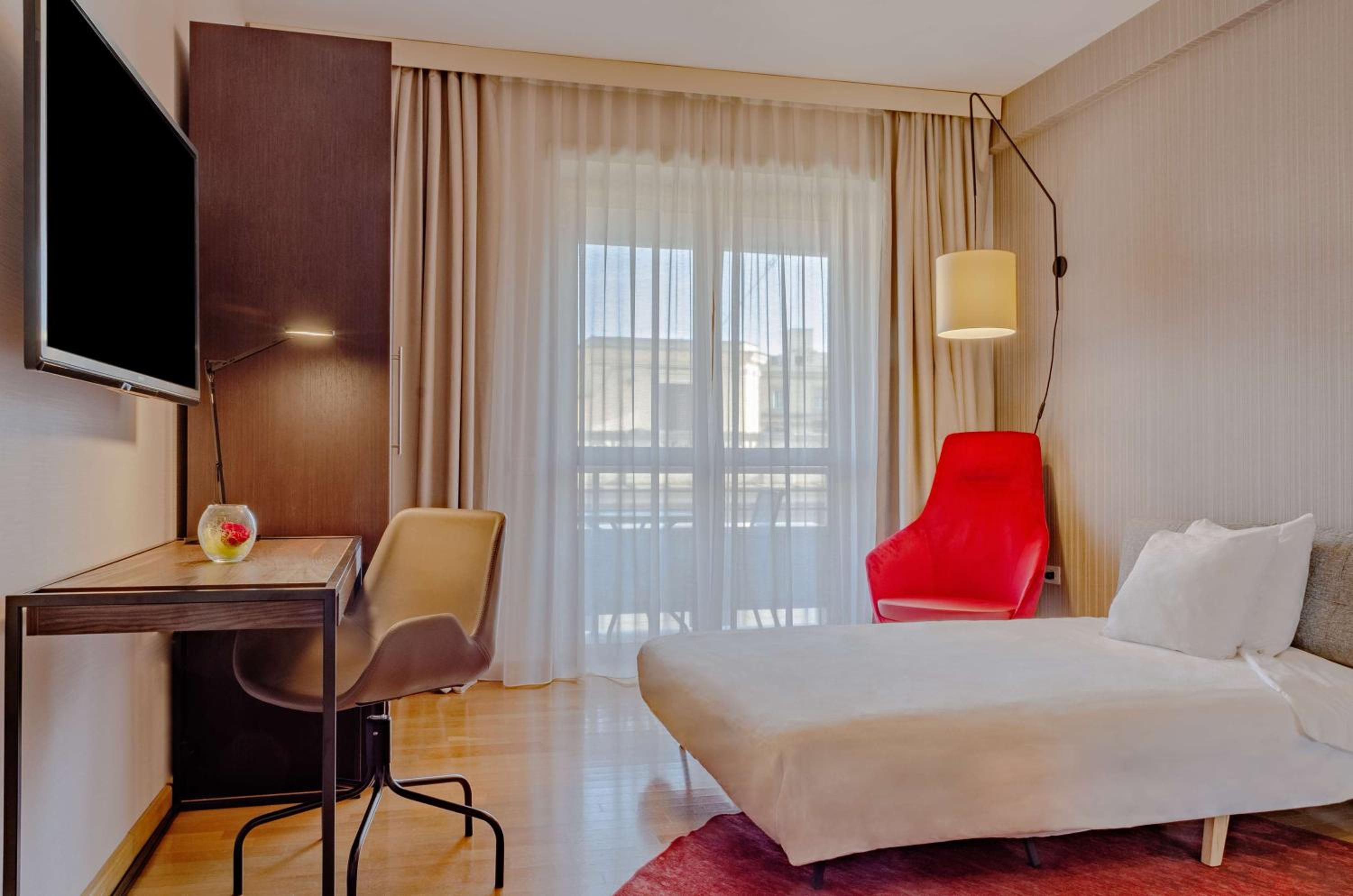 Family Adjoining Room with Extra Bed (6 Adults) thumbnail 5