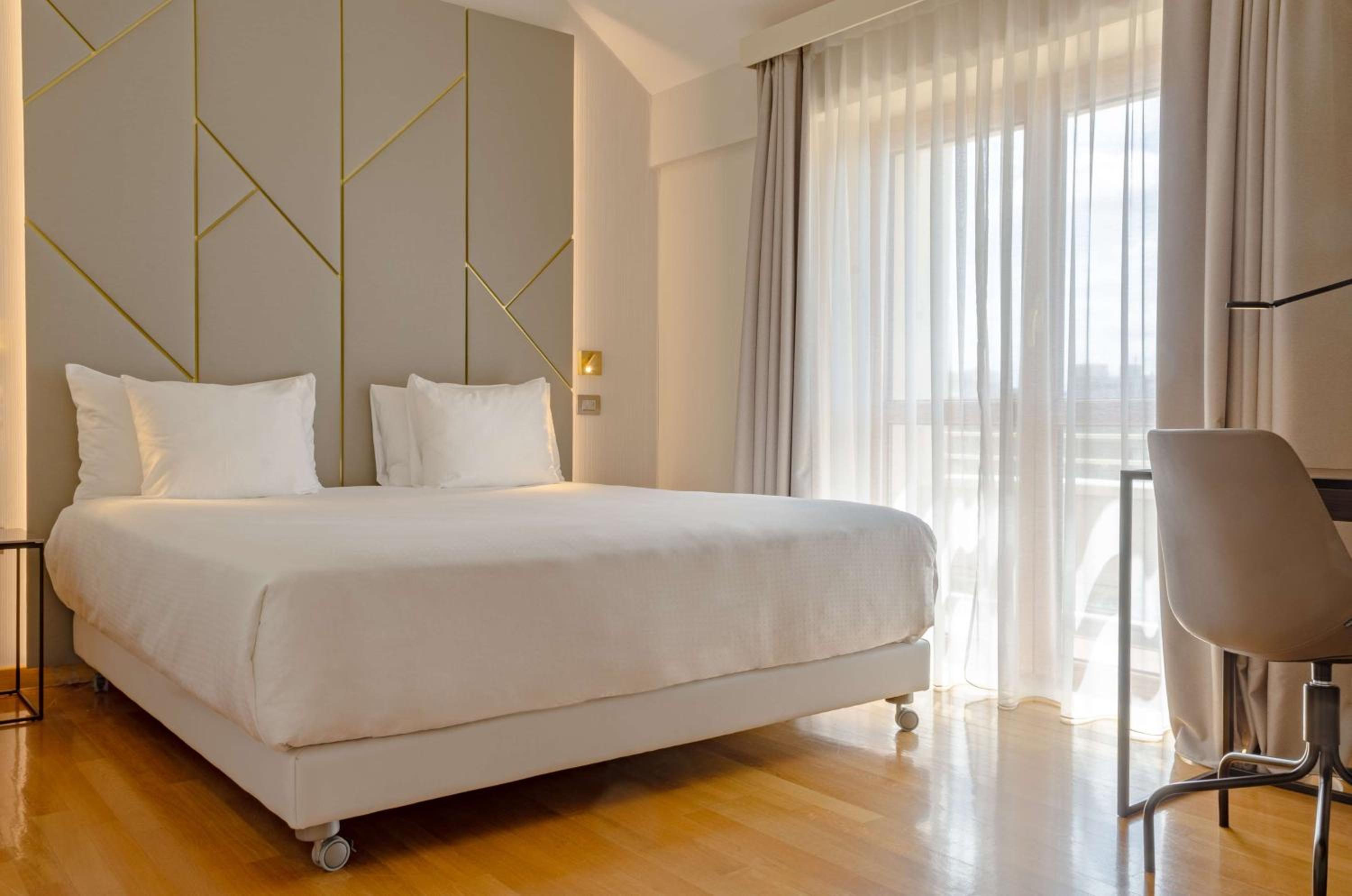 Suite with Extra Bed thumbnail 5