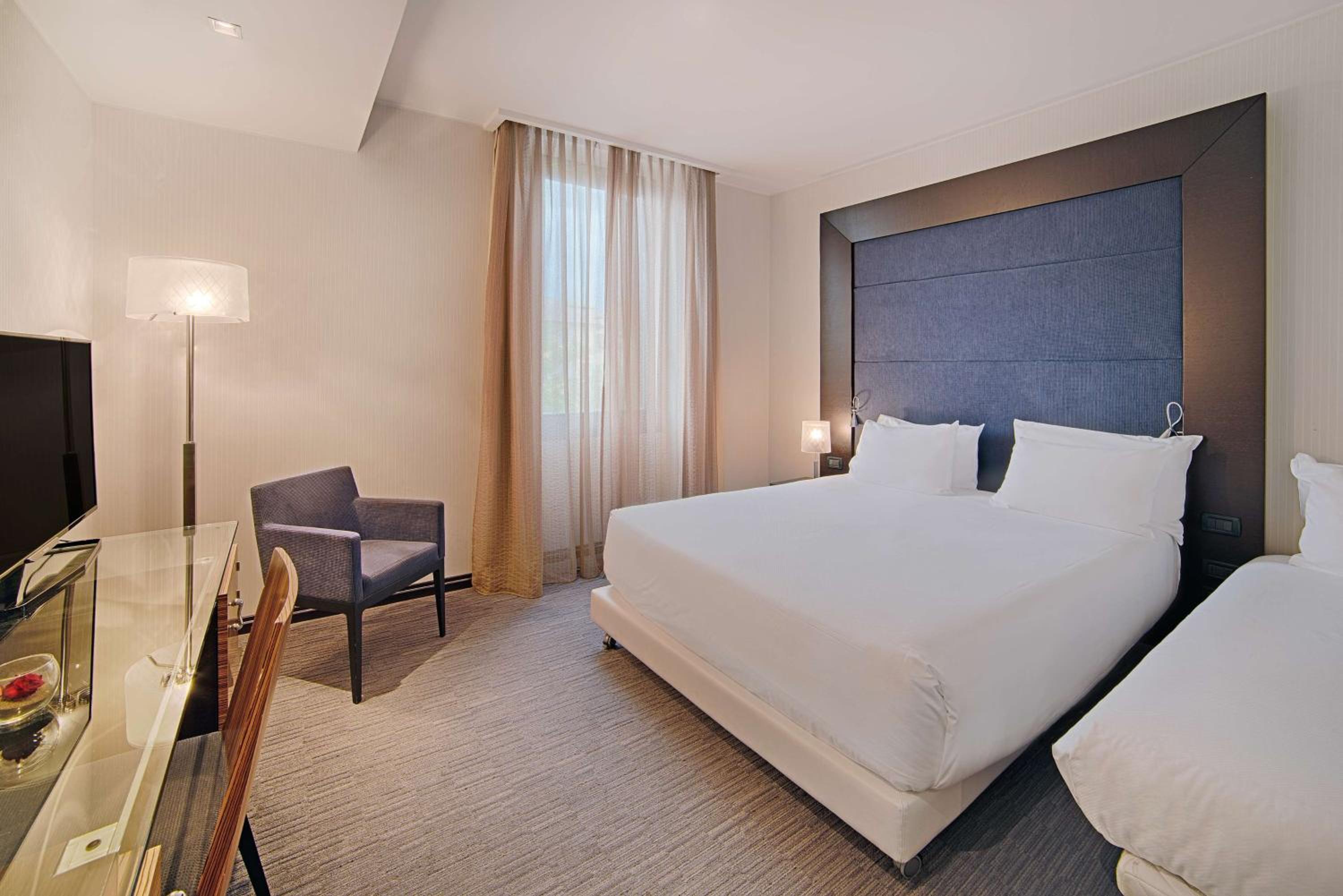 Standard Triple Room - Photo 4