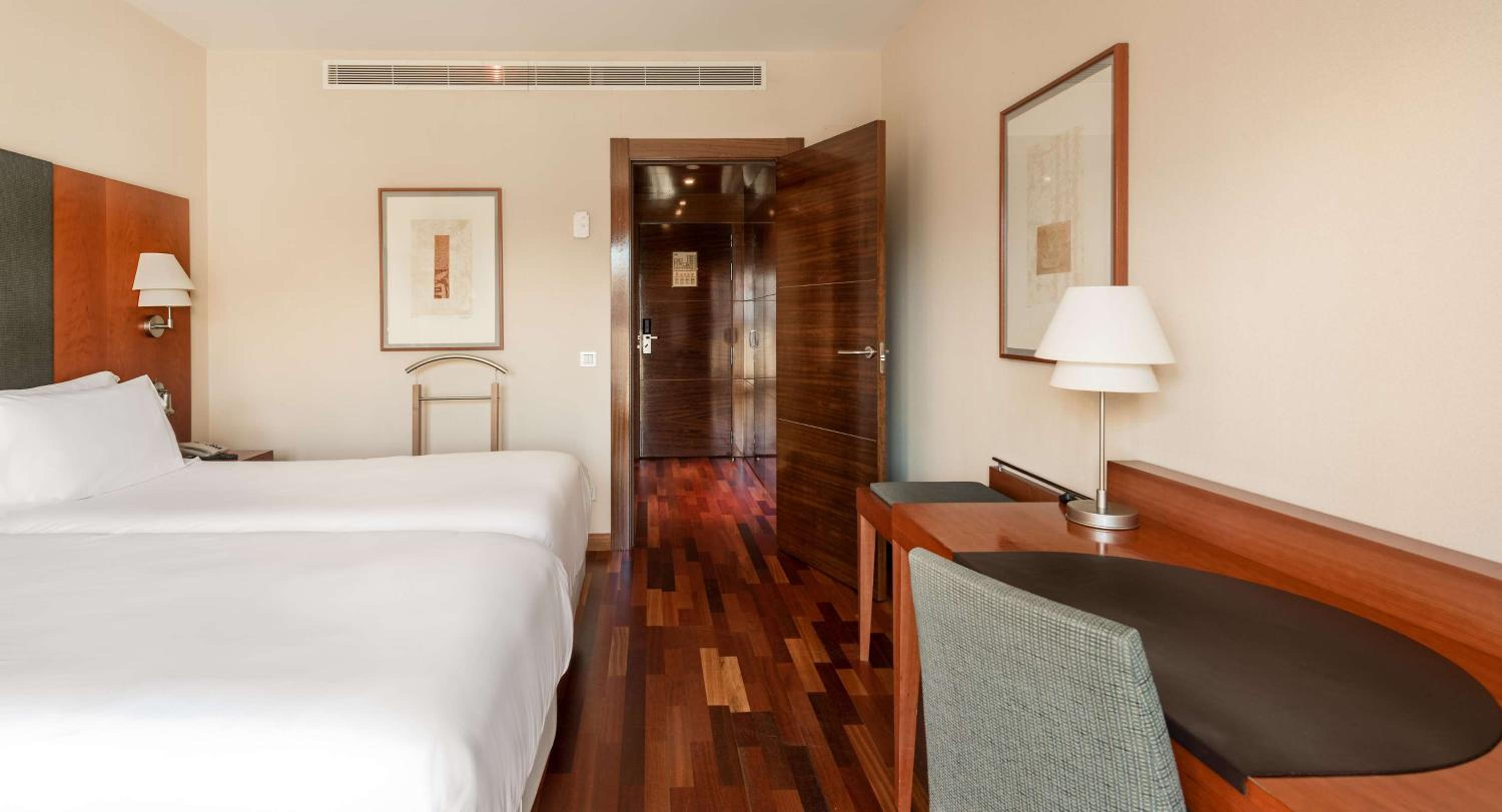 Standard Double Or Twin Room With Terrace With Extra Bed (2 Adults + 1 Child) thumbnail 6